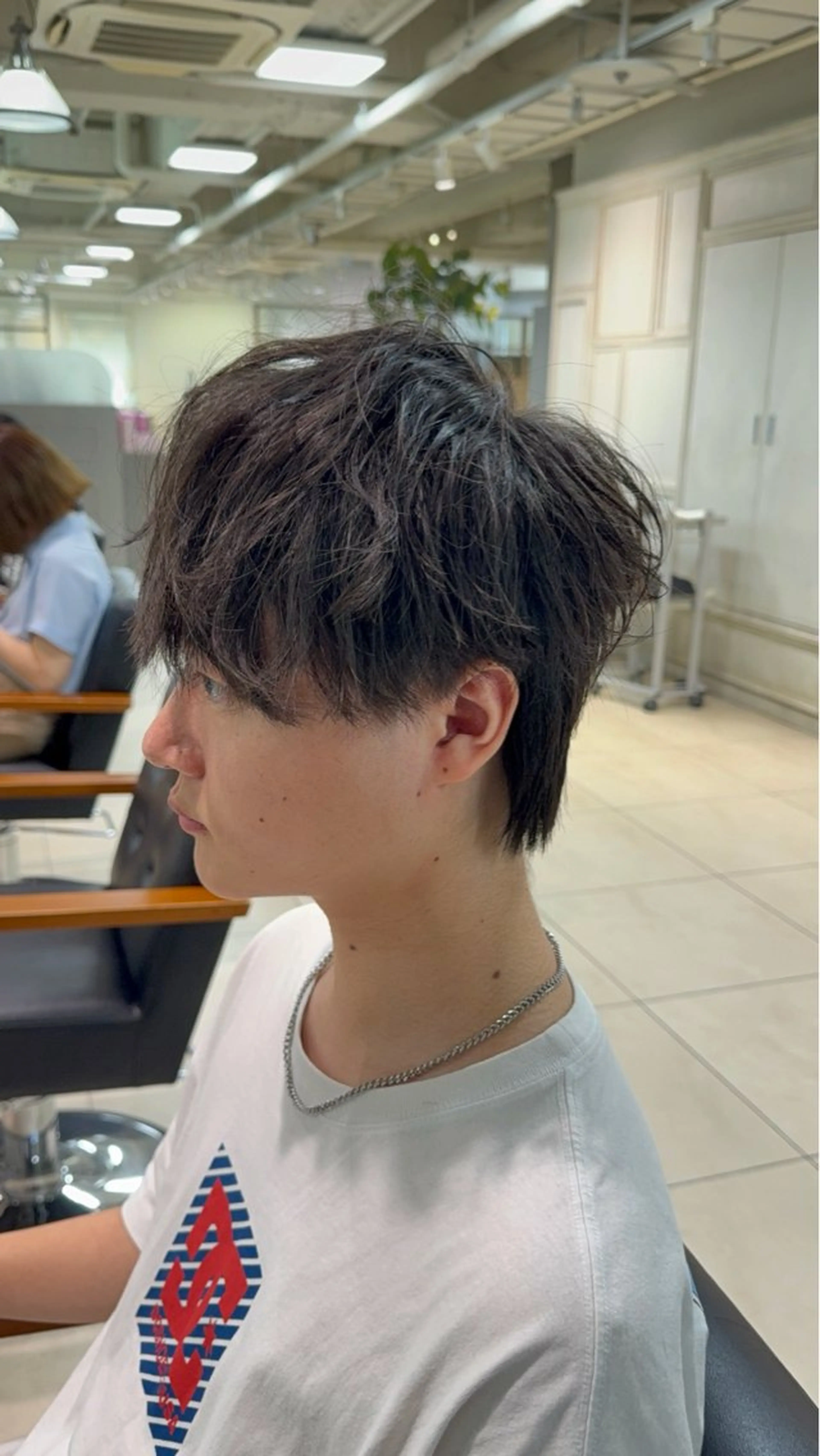 メンズ マッシュ 顔周りカット/レイヤ ーカット透明感カラーのヘアスタイル