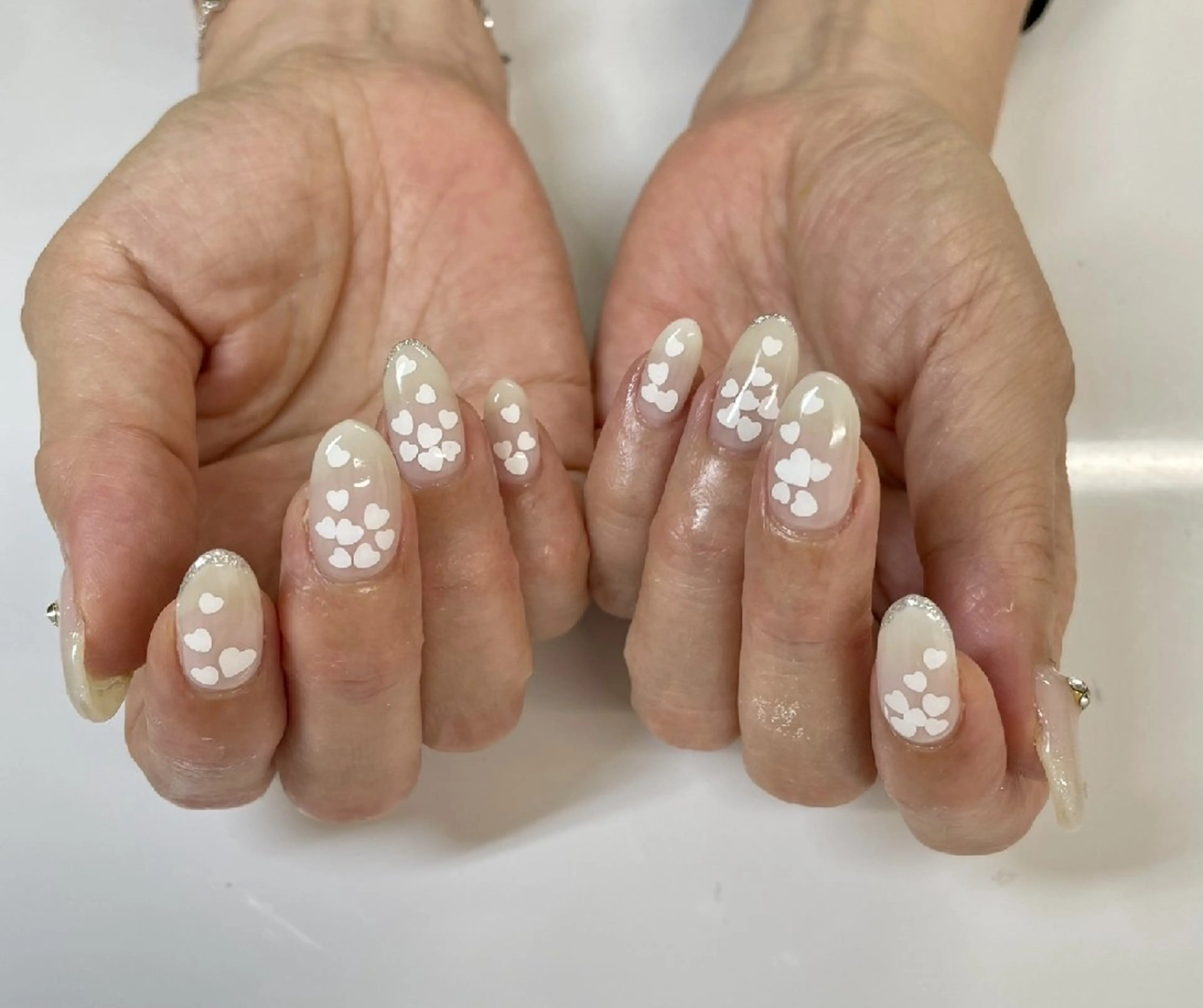 ネイル フレンチネイル ハート ハンドネイル ハンドケア 心斎橋Salon Epokkuのネイルデザイン