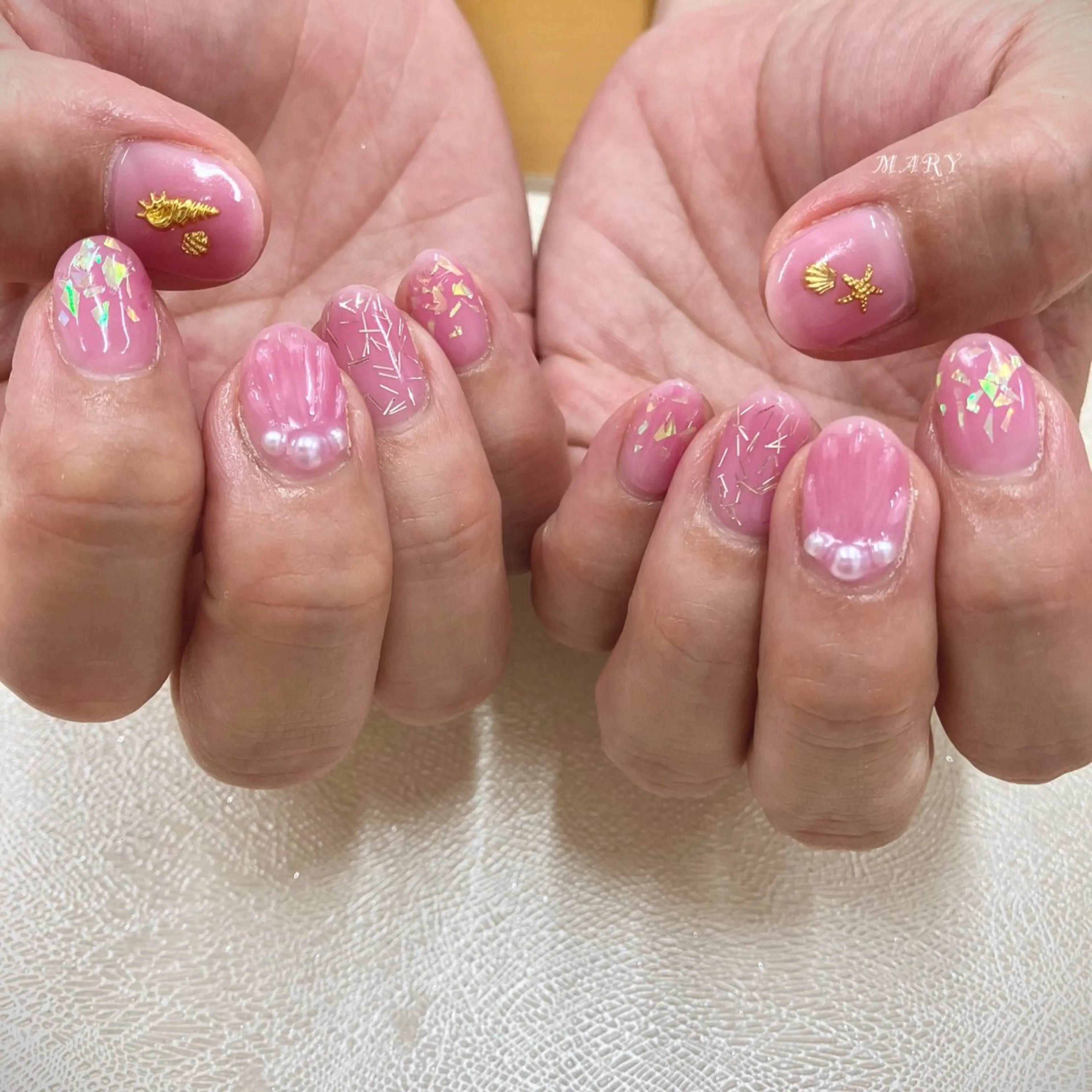 ネイル ニュアンスネイル ワンカラーネイル ピンク パープル 夏ネイル ハンドネイル Mary nail所属・Mary nail .narumiのネイルデザイン