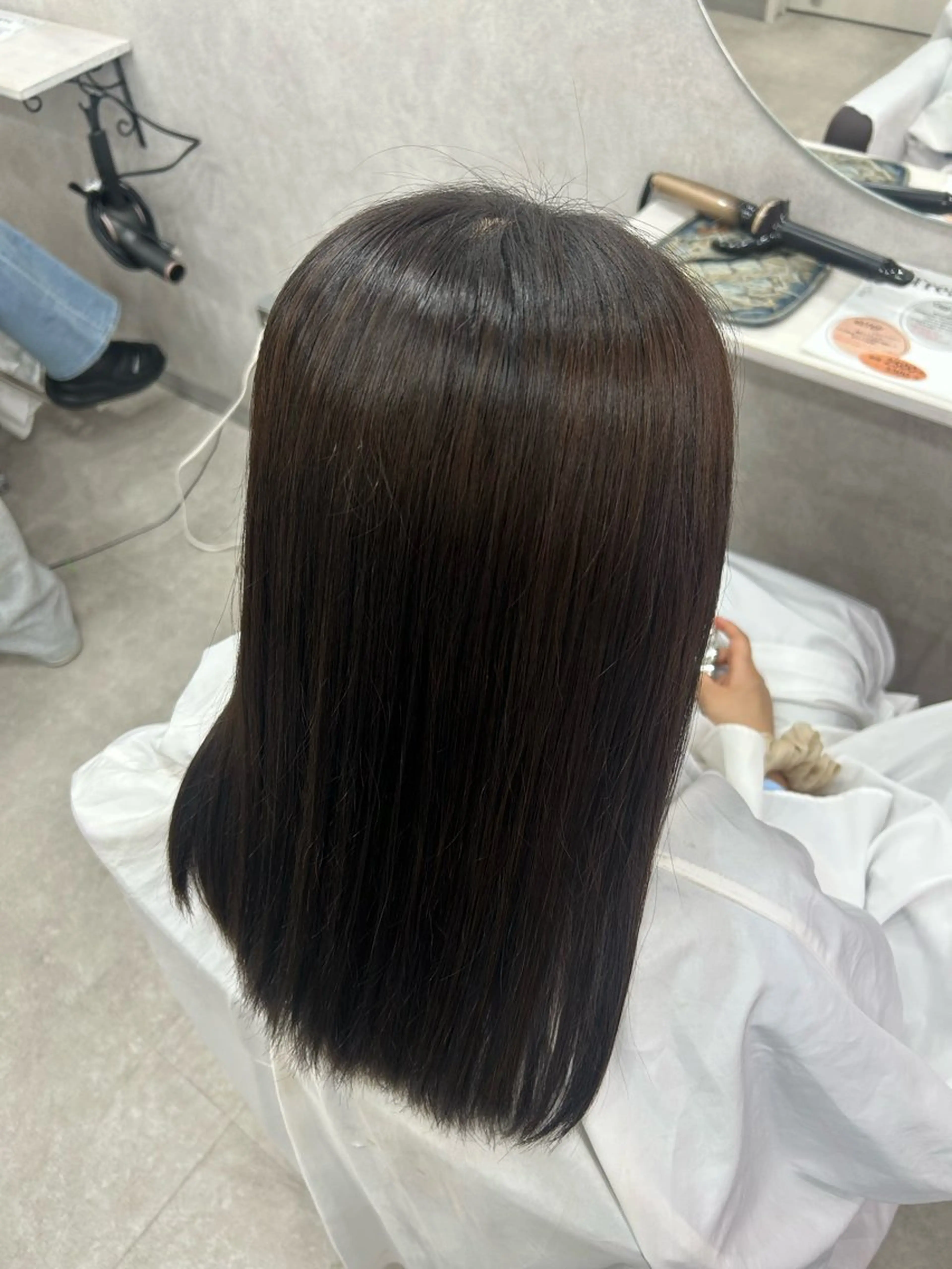 セミロング カラー 七海 芽亜利のヘアスタイル