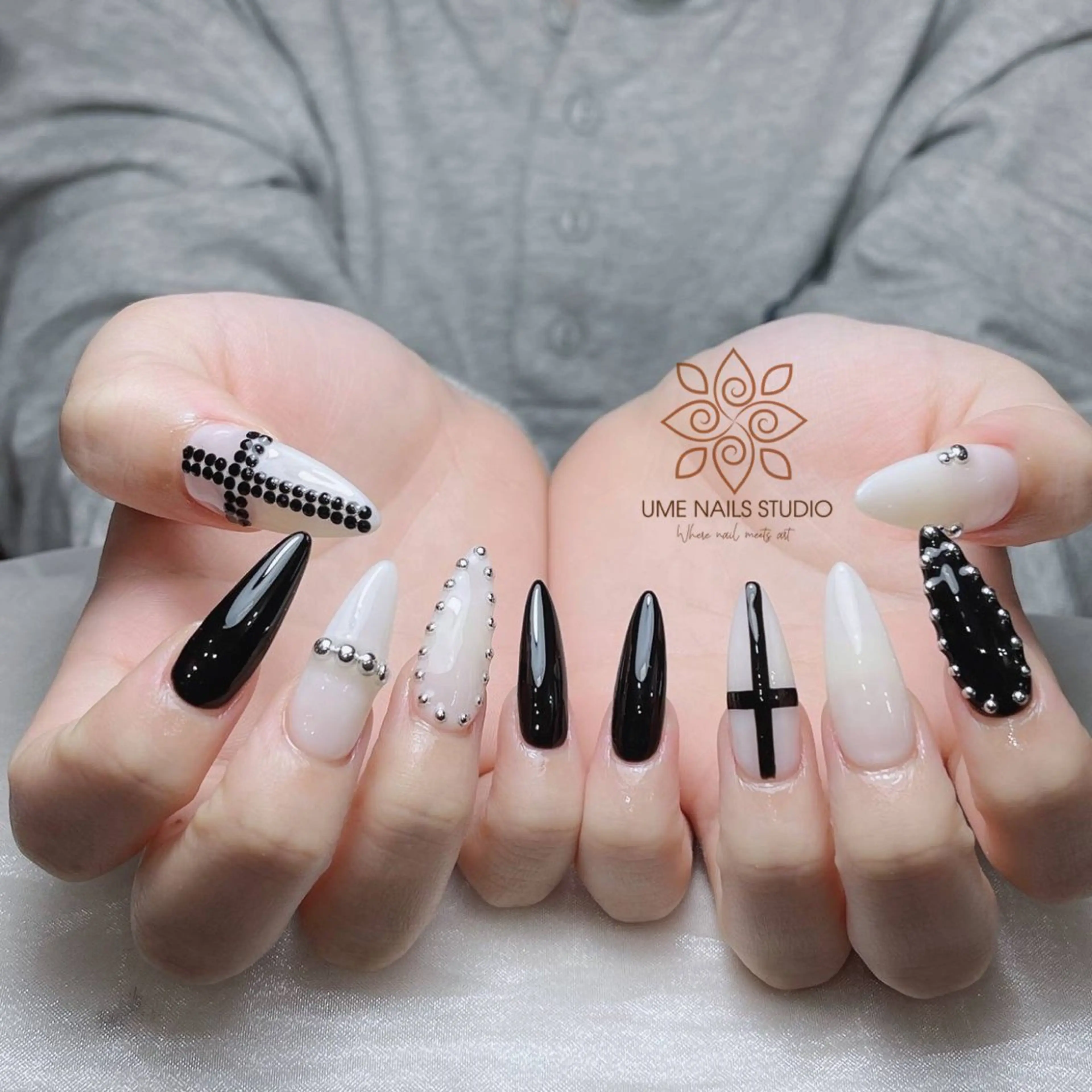 ネイル チークネイル クリアネイル ガーリー キラキラネイル 韓国ネイル ハンドネイル Ume Nail Studioのネイルデザイン