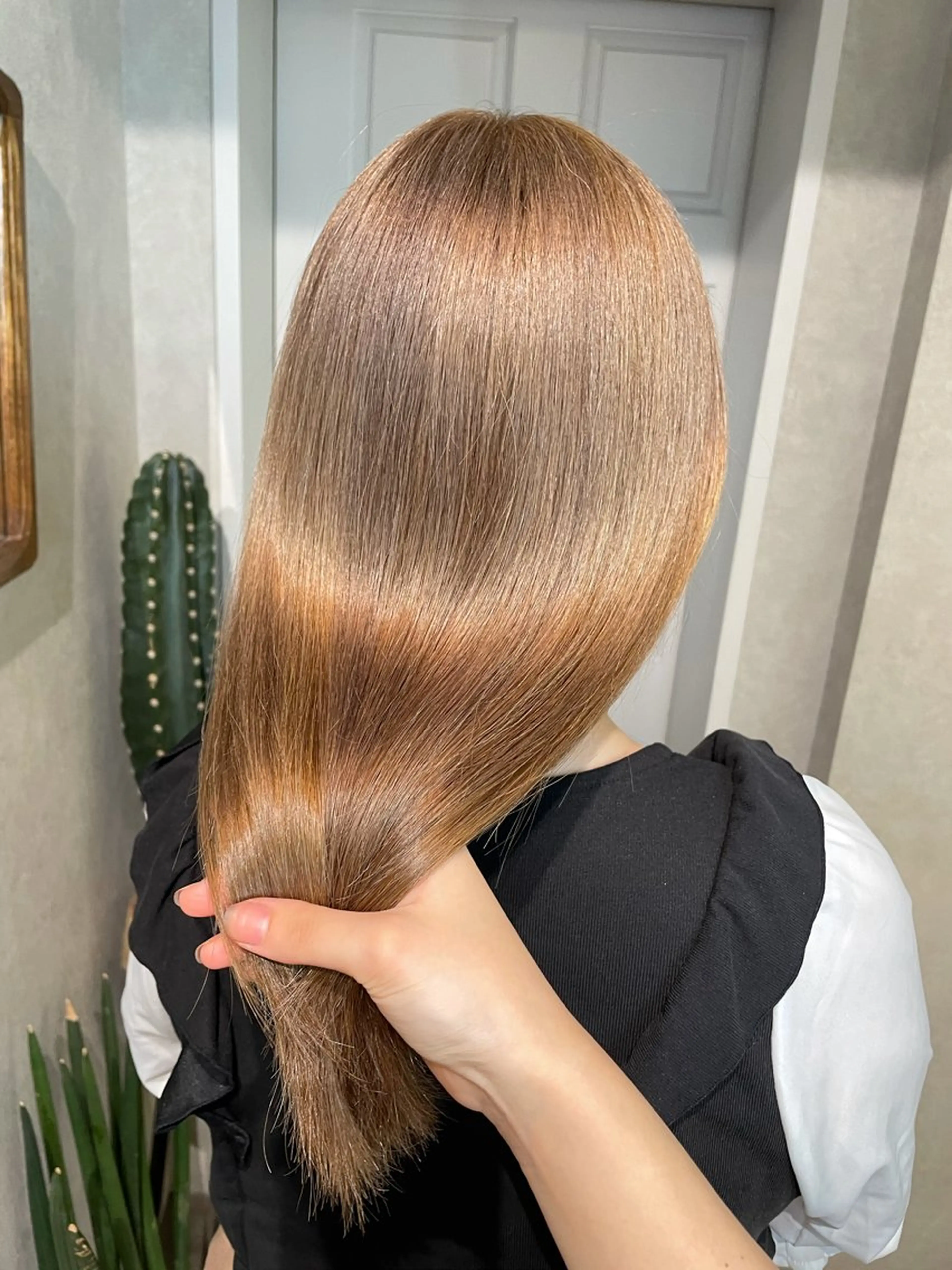 セミロング カラー ベージュカラー ブリーチ ケアブリーチ ハイトーンカラー ヘアカラー ナチュラル透明感🌱 小山美樹子のヘアスタイル