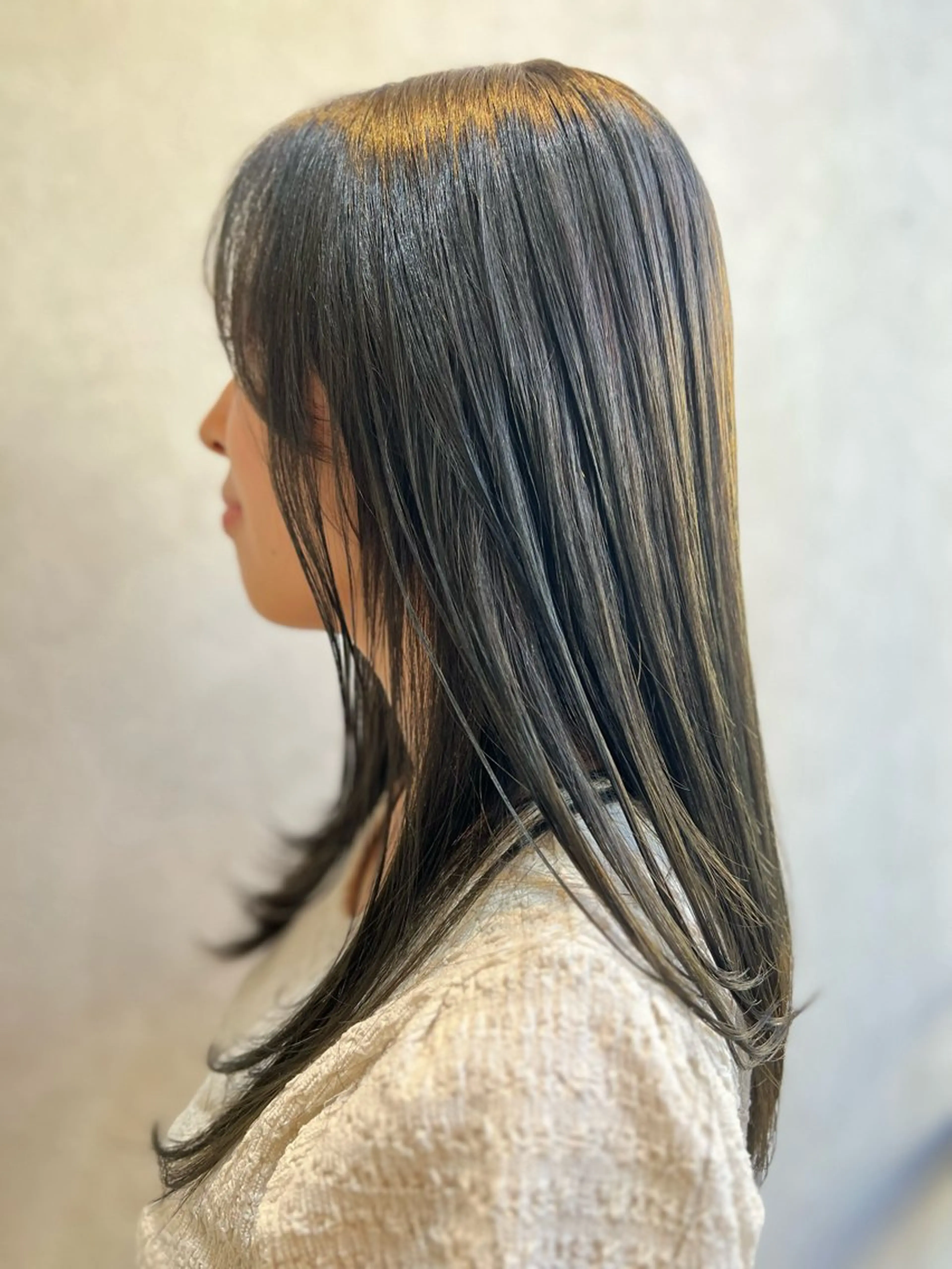 ロング カラー 透明感カラー グレージュ オリーブグレージュ オリーブグレー カット ヘアカラー "今"だけでない美髪 KOTOMIのヘアスタイル