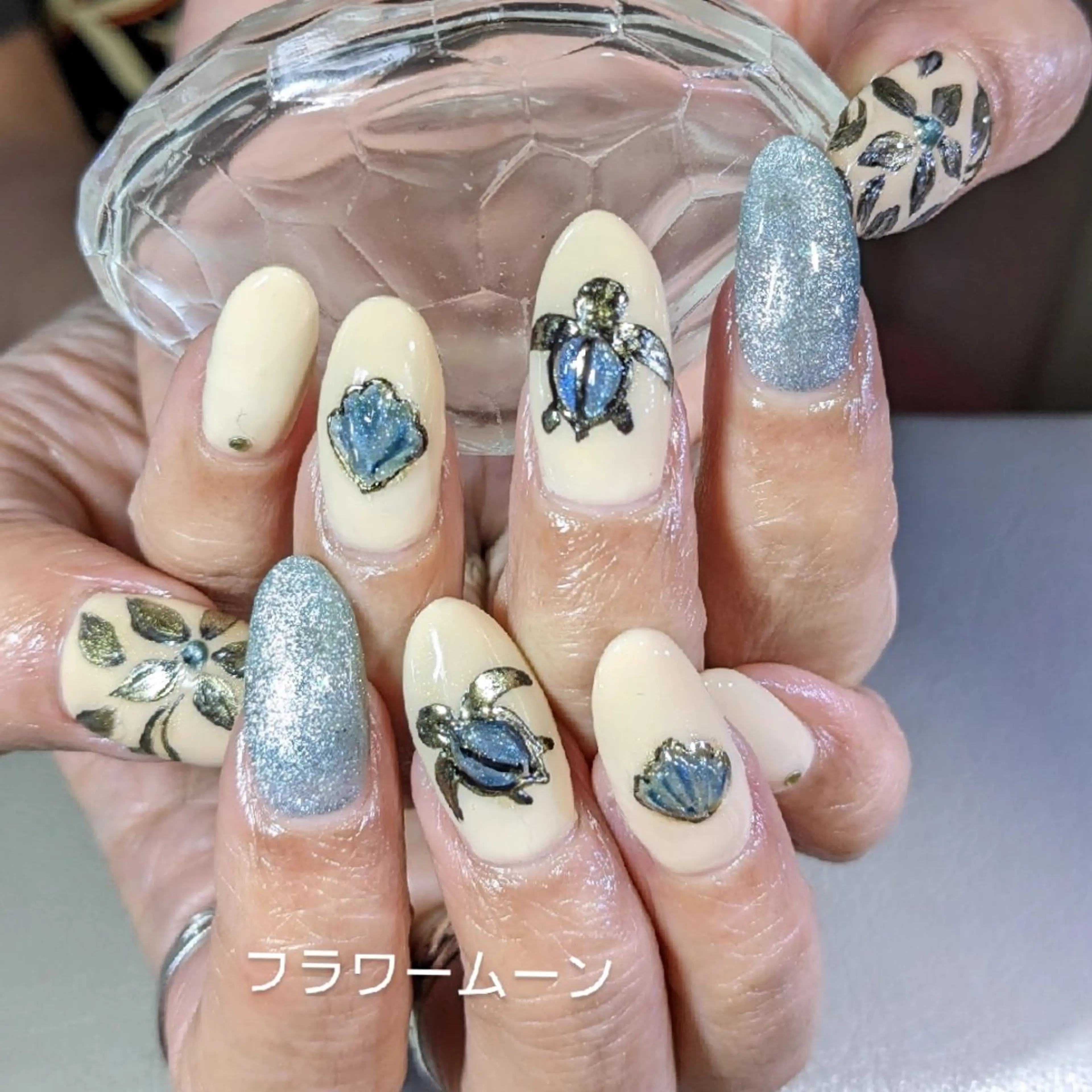 ネイル アートネイル マグネットネイル ハンドネイル ハンドケア フラワー ムーンのネイルデザイン