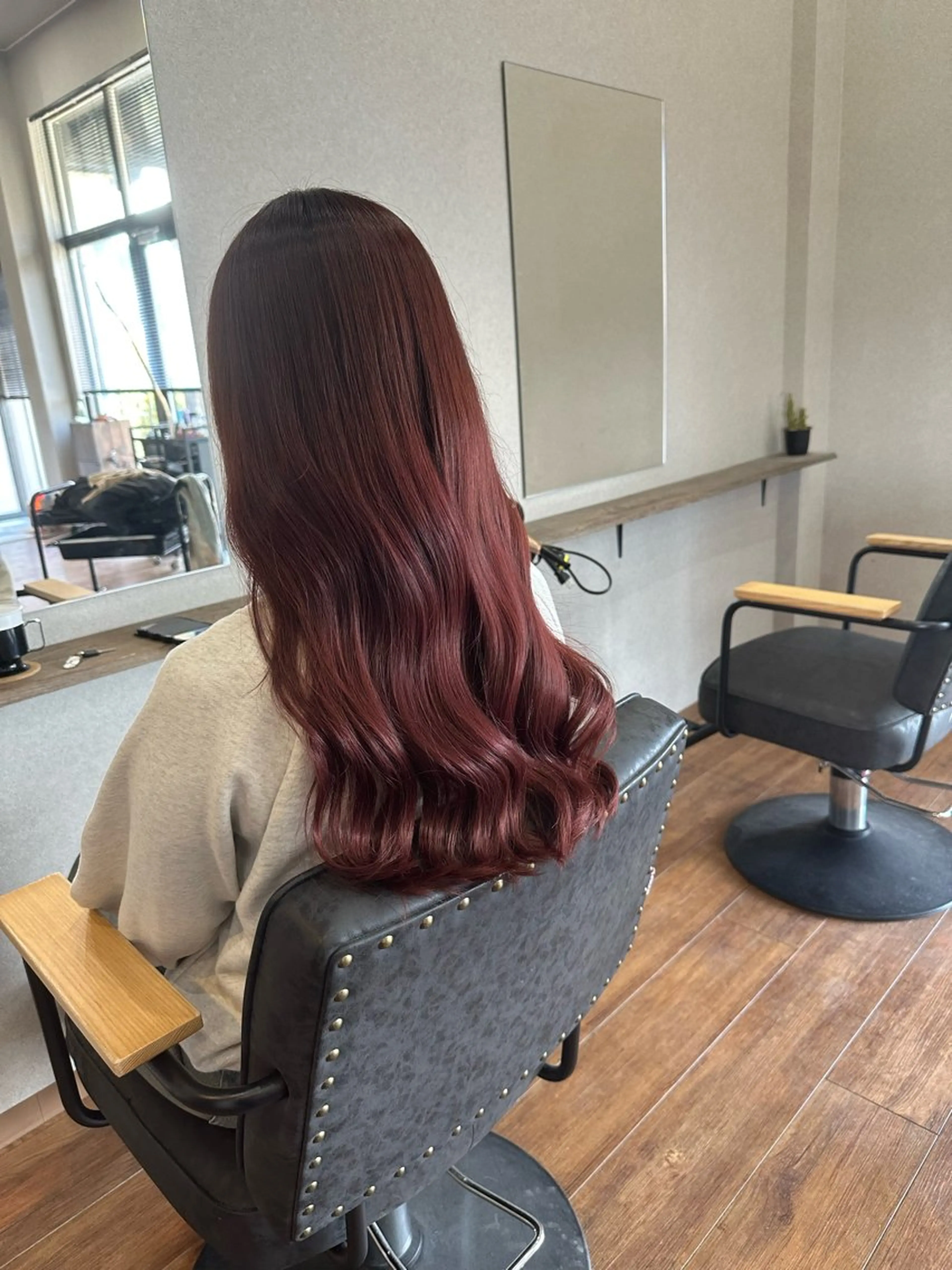 ロング カラー カシス ピンクカラー ヘアカラー トリートメント clocca所属・鵜飼 真伍のヘアスタイル