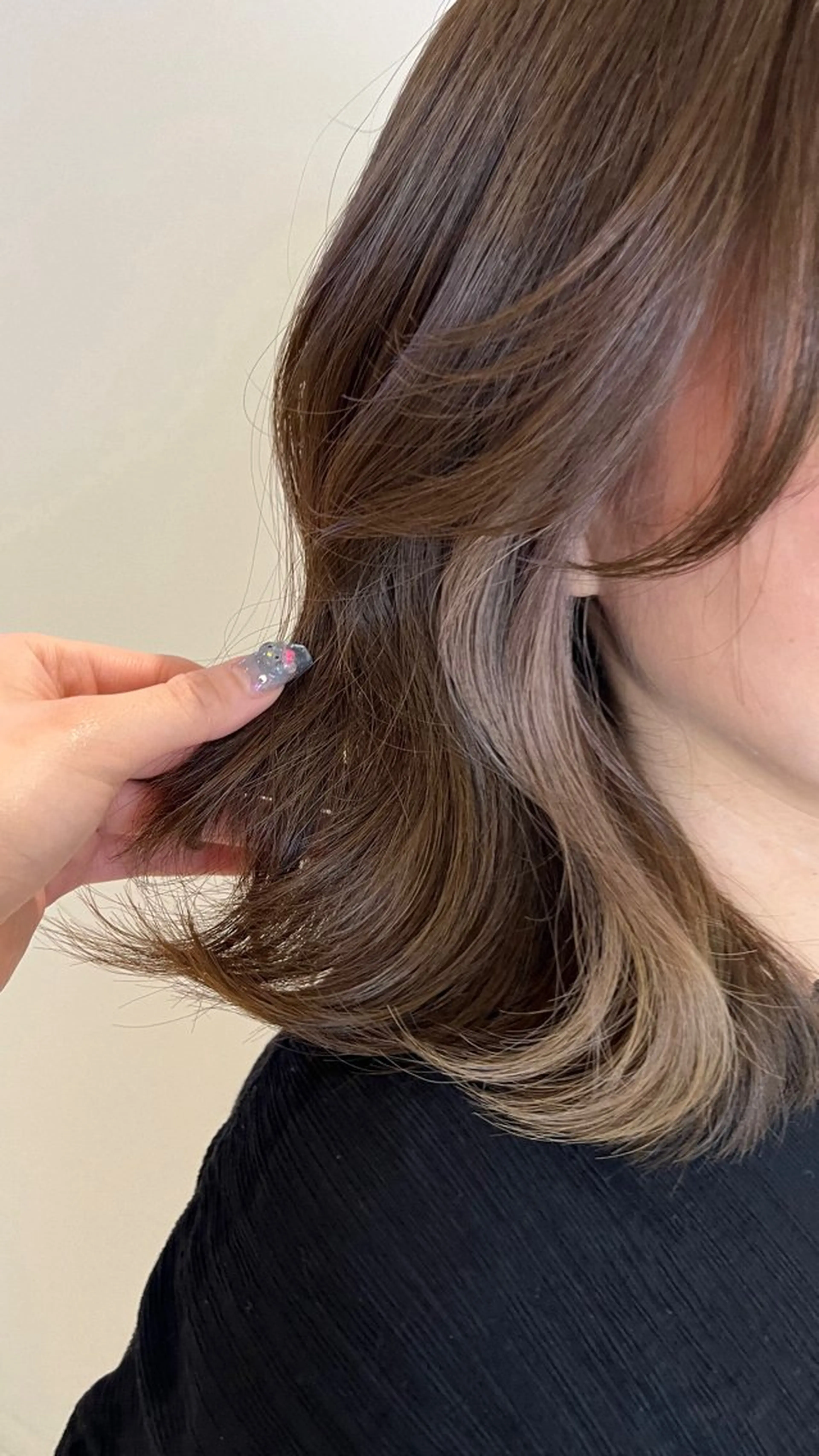 ミディアム カラー ベージュカラー インナーカラー ミルクティーベージュ カバサワ カエデのヘアスタイル