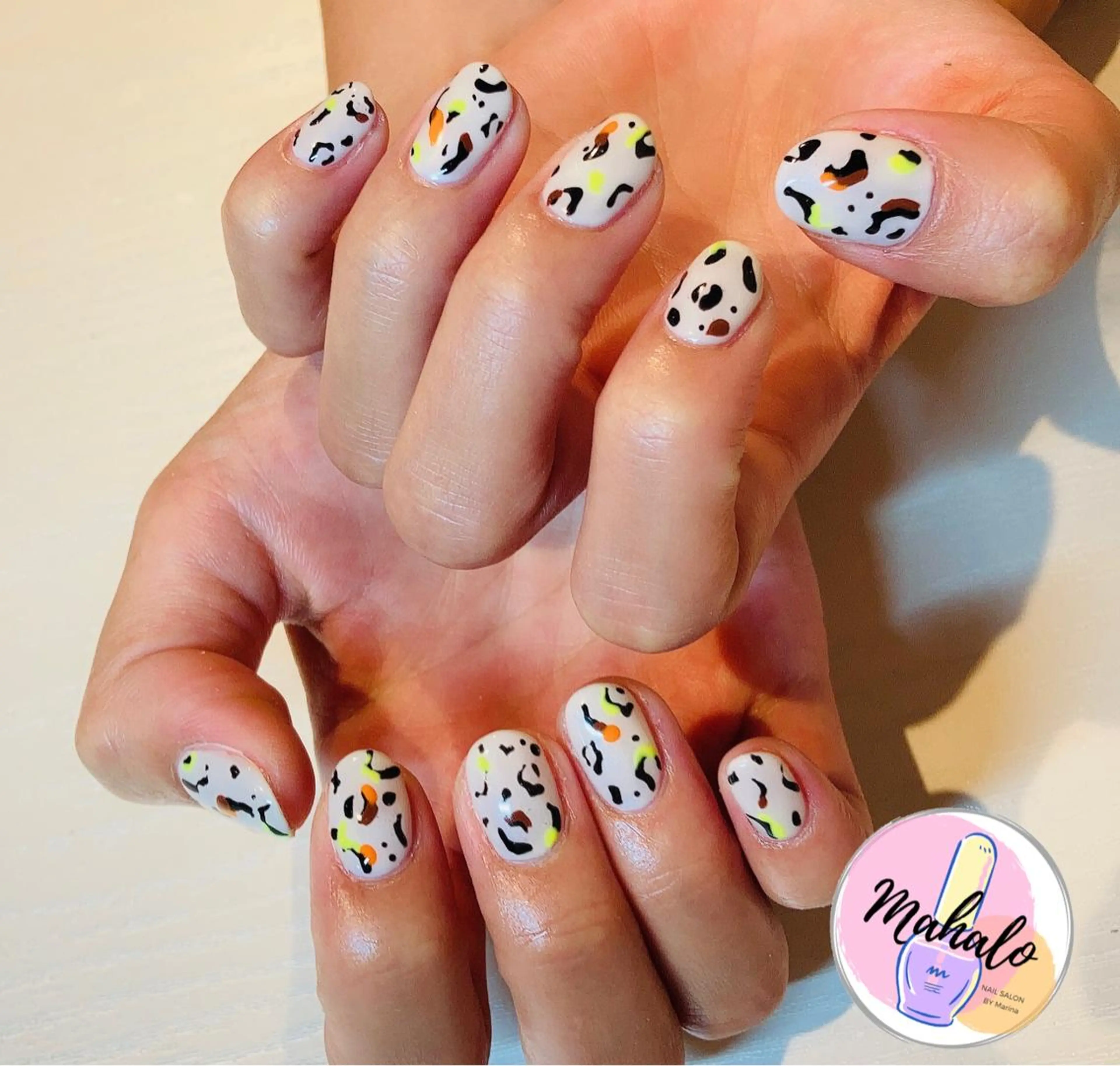 ネイル アニマル柄 ブラウン ワンカラーネイル ホワイト Nail Salon Mahaloのネイルデザイン