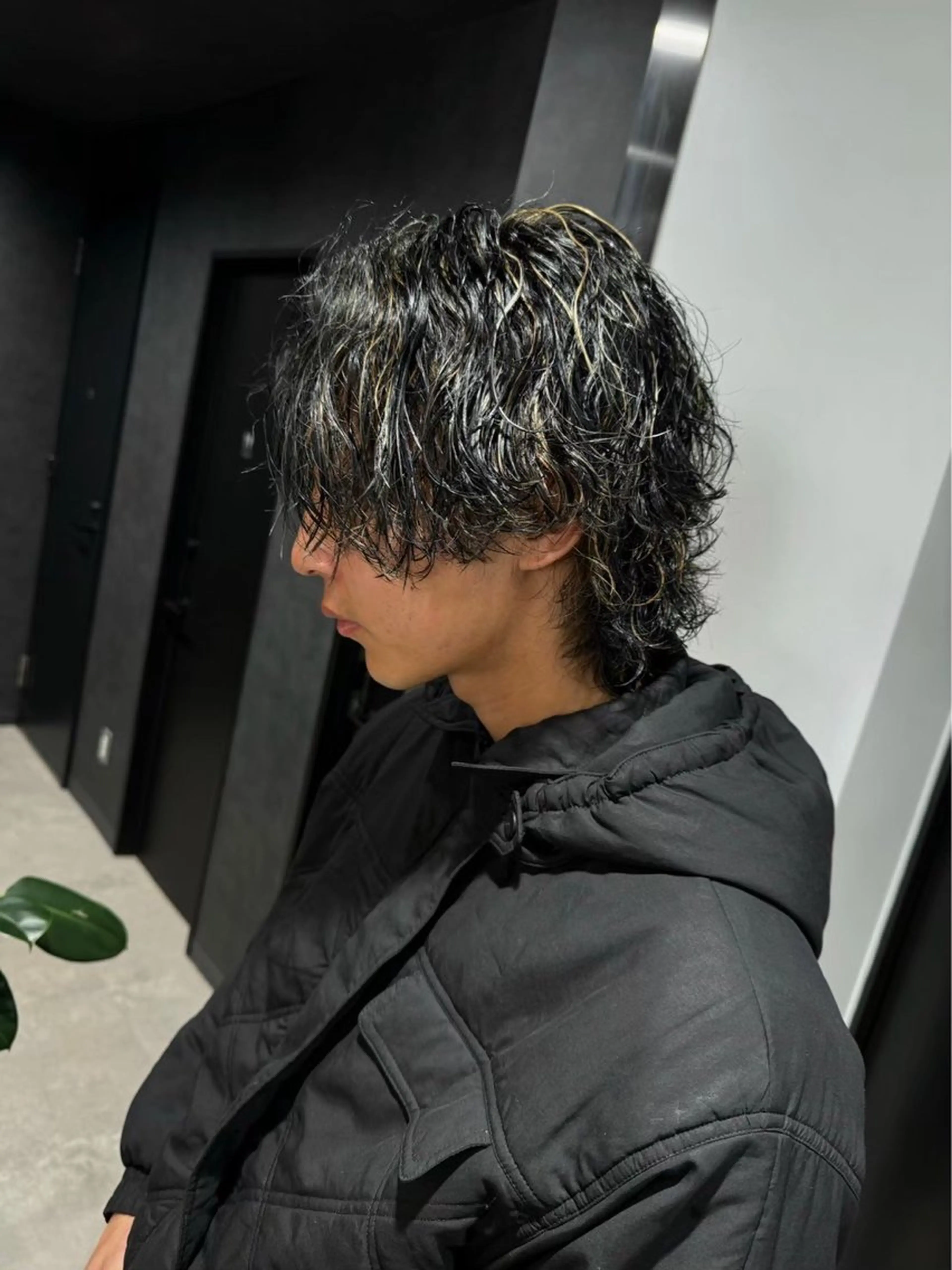 パーマ ヘアアレンジ メンズ メンズパーマ 波巻きパーマ メンズウルフカット ウルフカット 川合 智之のヘアスタイル