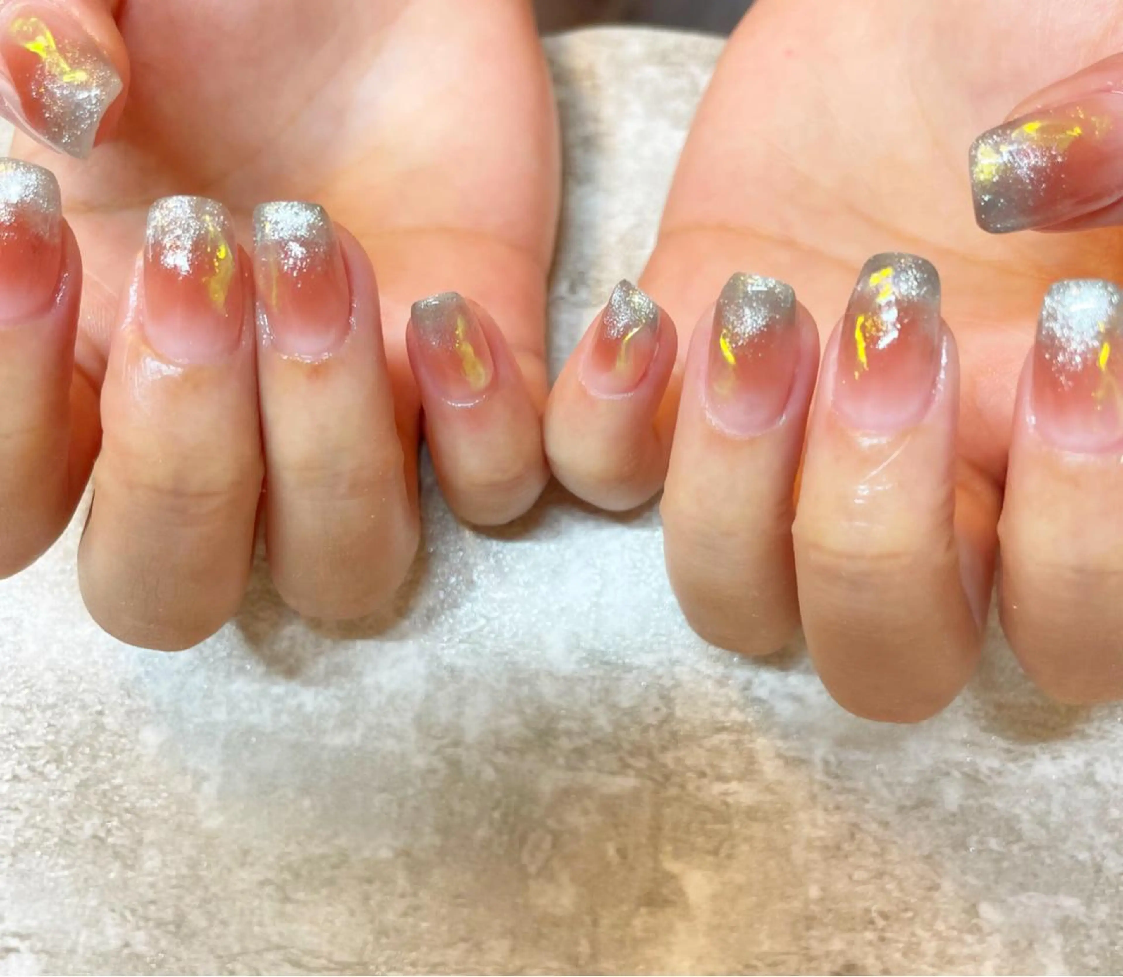 ミディアム ネイル マグネットネイル 持ち込み ニュアンスネイル Re:st〔リスト〕所属・ayane Re:st〔リスト〕のネイルデザイン