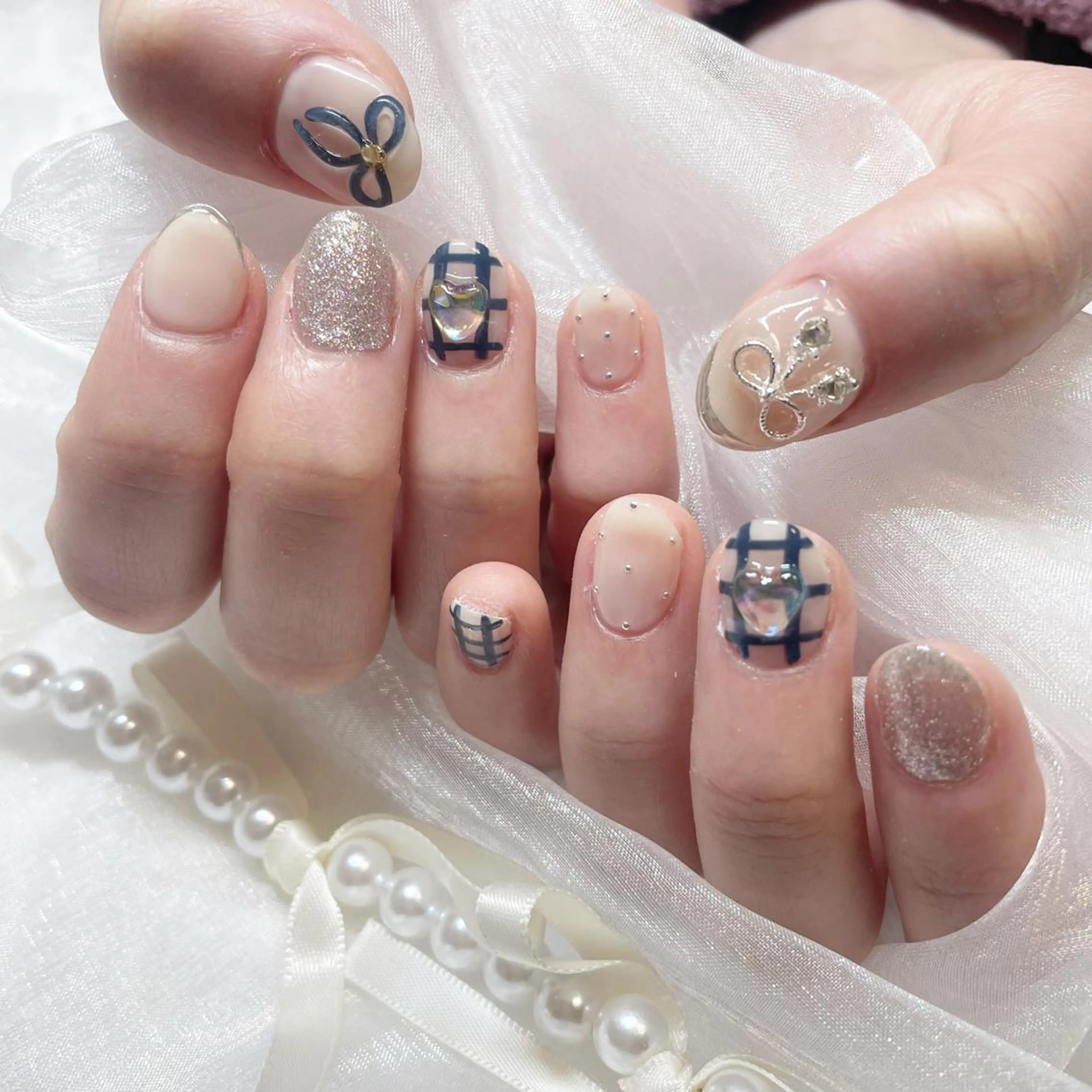 ネイル ジェルネイル キラキラネイル 韓国ネイル 持ち込み ワンカラーネイル ハンドネイル fiore nail 🦋のネイルデザイン