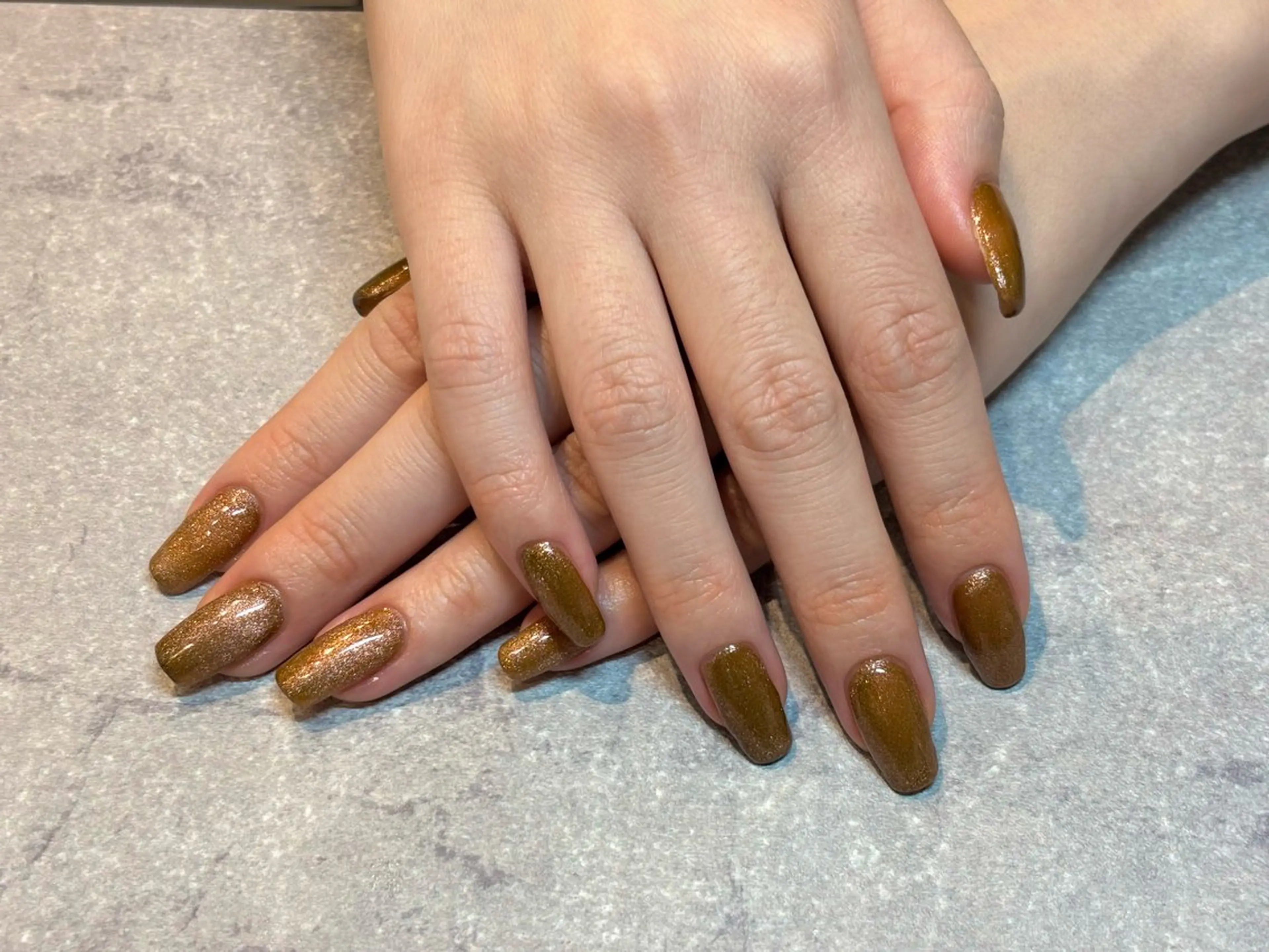 ネイル ブラウン キラキラネイル バレンタイン Hanjo Yumiのネイルデザイン