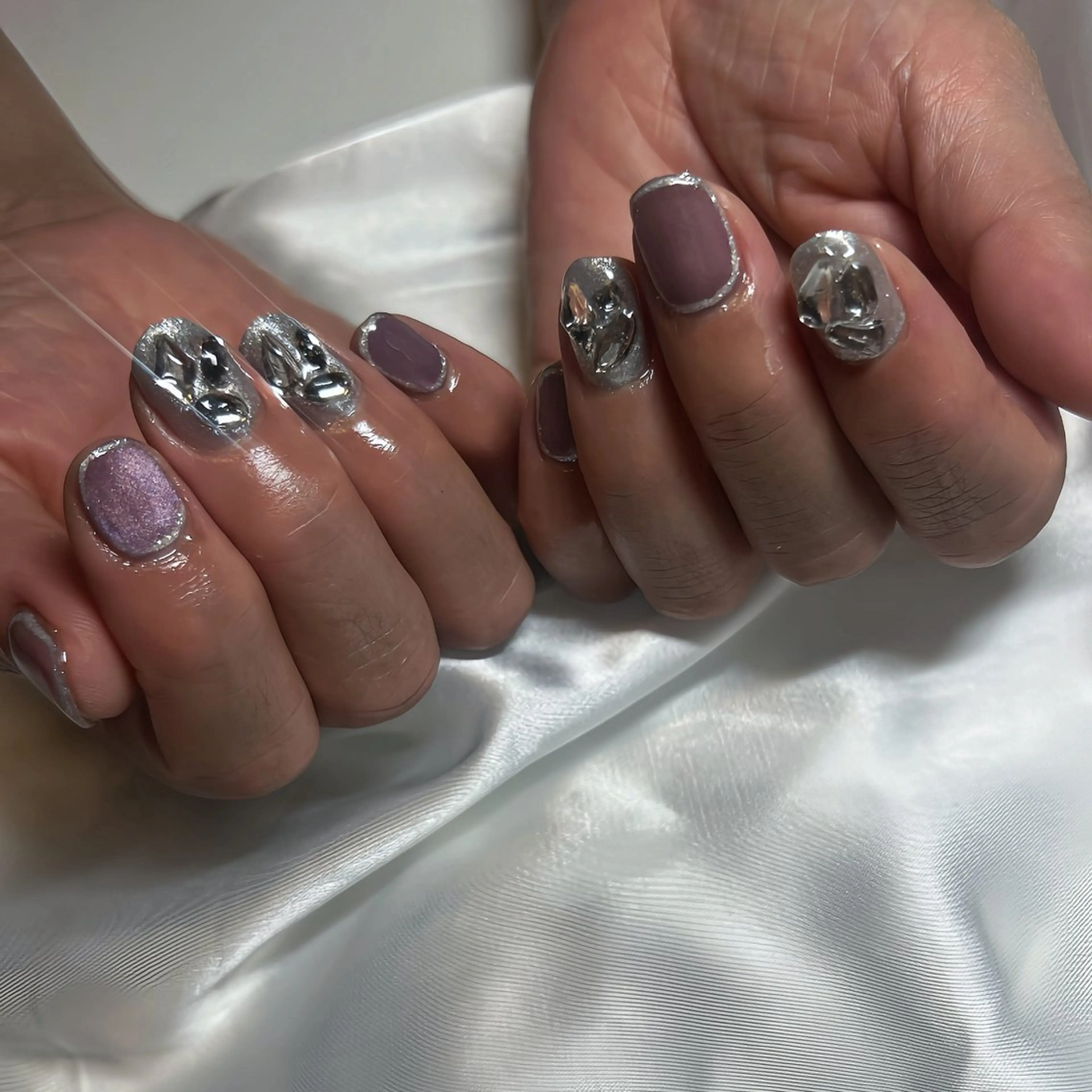 ネイル キラキラネイル マグネットネイル パープル シルバー ハンドネイル MRS/ miyu🎀のネイルデザイン