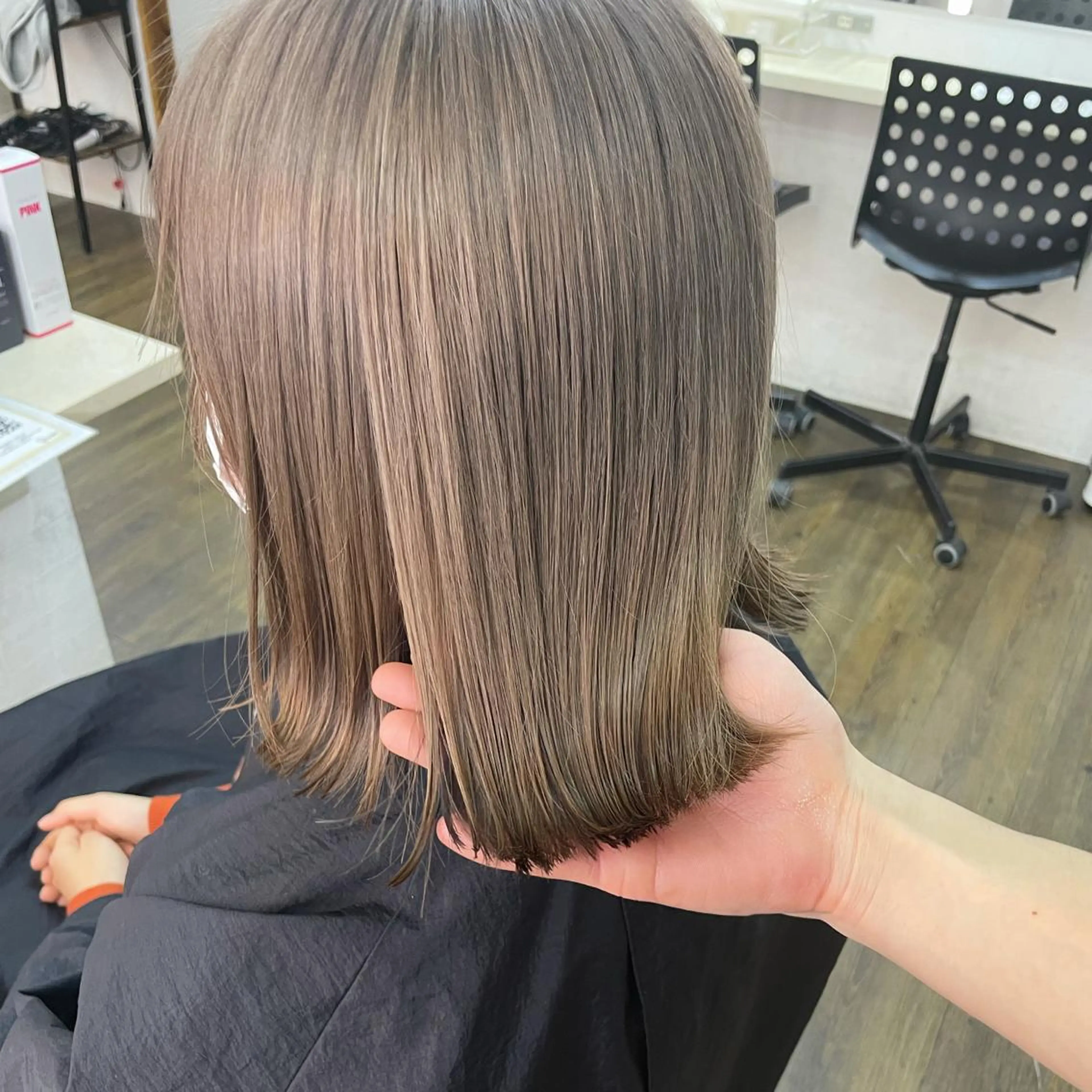 ミディアム カラー ヒカ/外国人風 デザインカラーのヘアスタイル