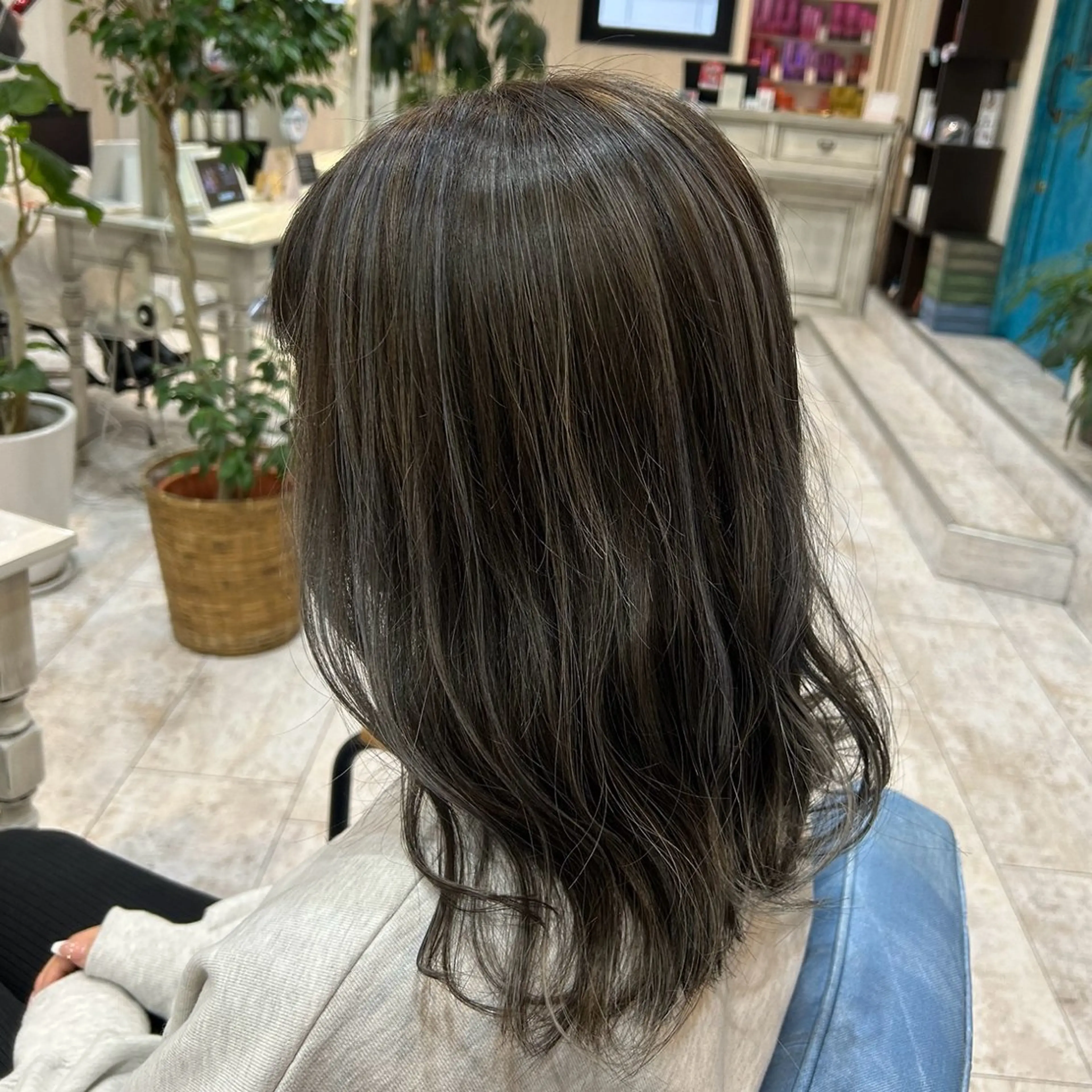 ミディアム カラー カット ヘアカラー トリートメント 🫧透け感⋆艶髪💎 山口アヤカのヘアスタイル