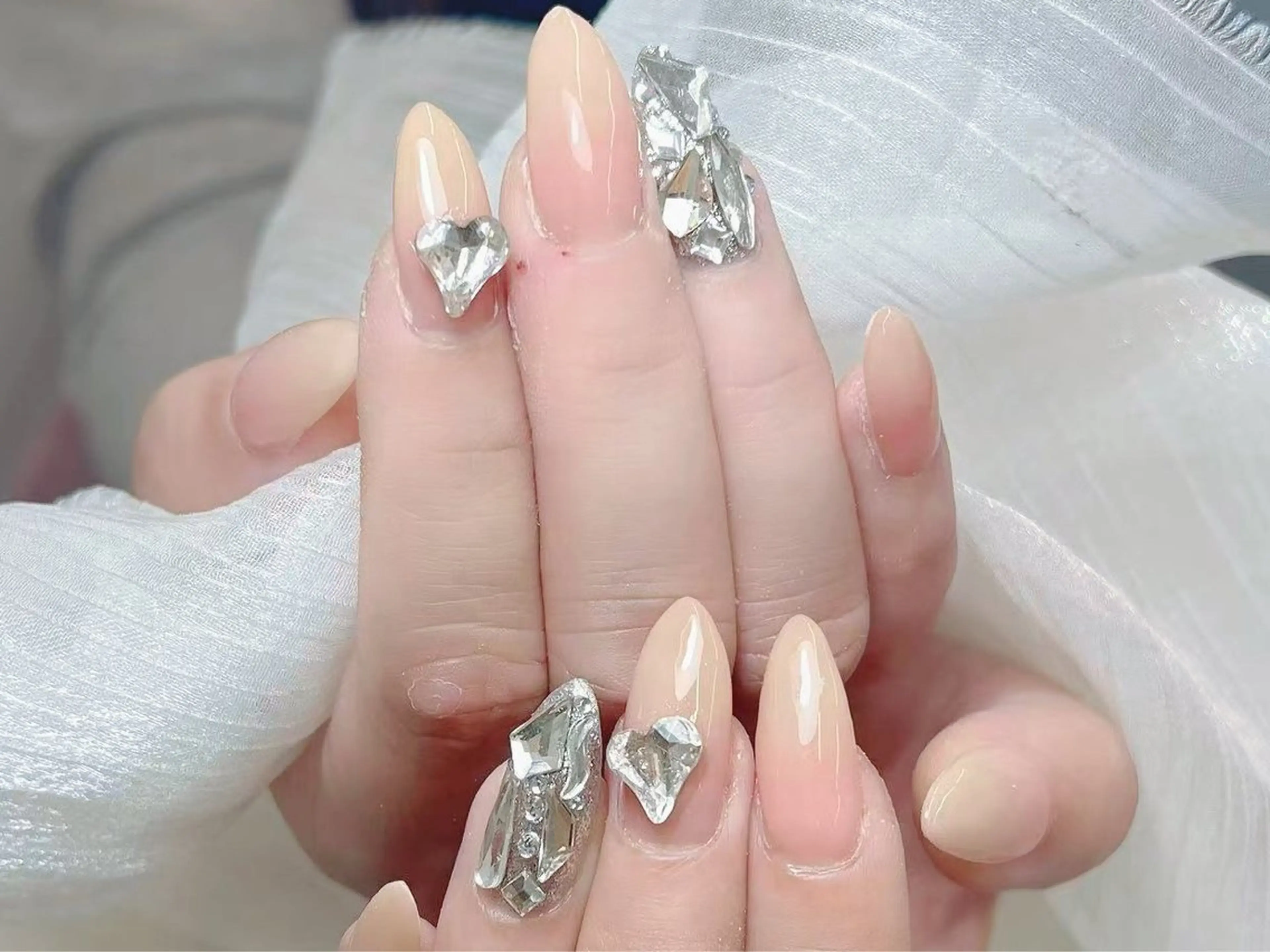 ロング 韓国風ヘア ハンドネイル NOA NAILのネイルデザイン