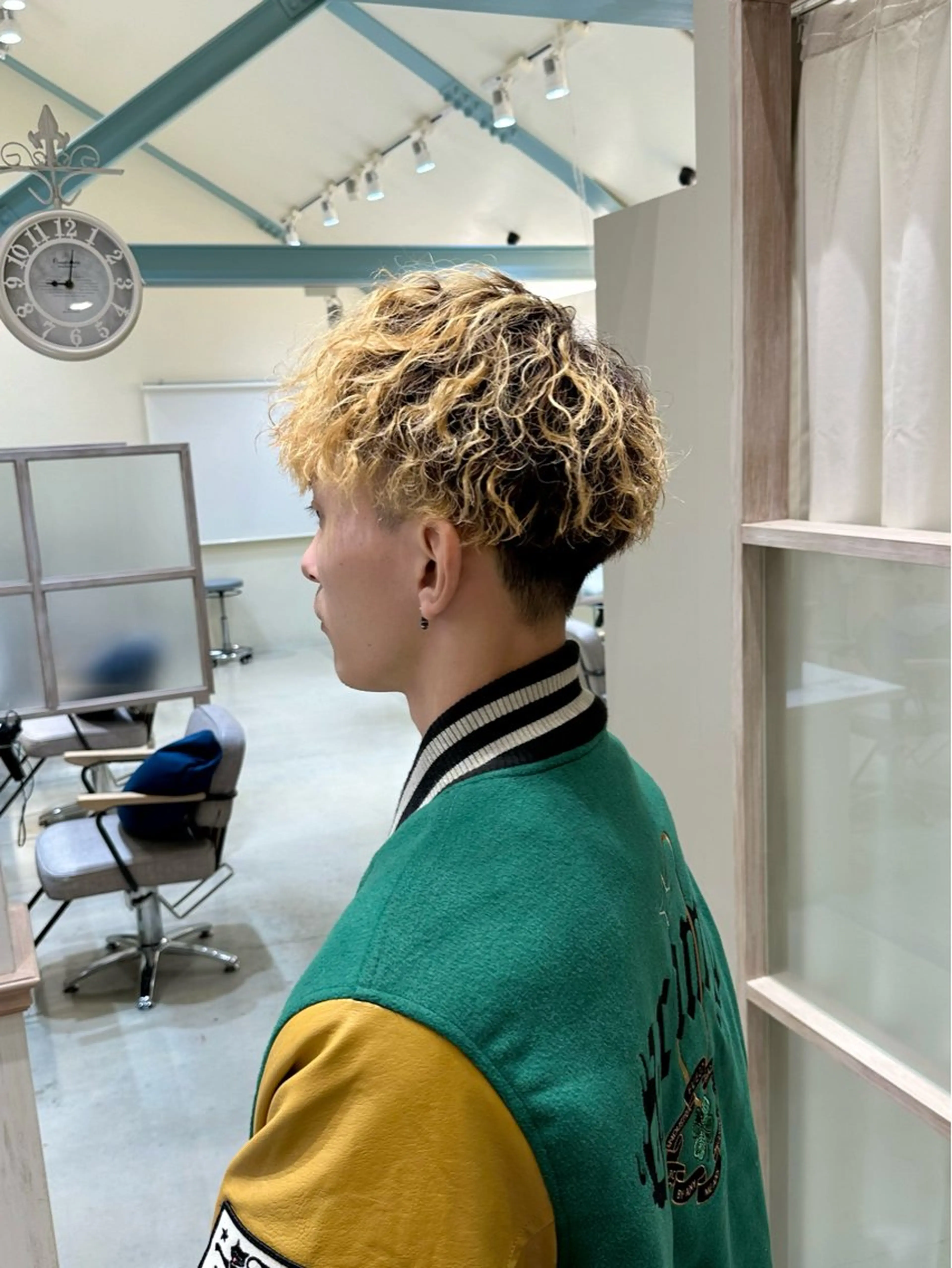 パーマ メンズ メンズブリーチ メンズパーマ ツイストスパイラルパーマ スパイラルパーマ カット パーマ N,SOL / 岩上 新大のヘアスタイル