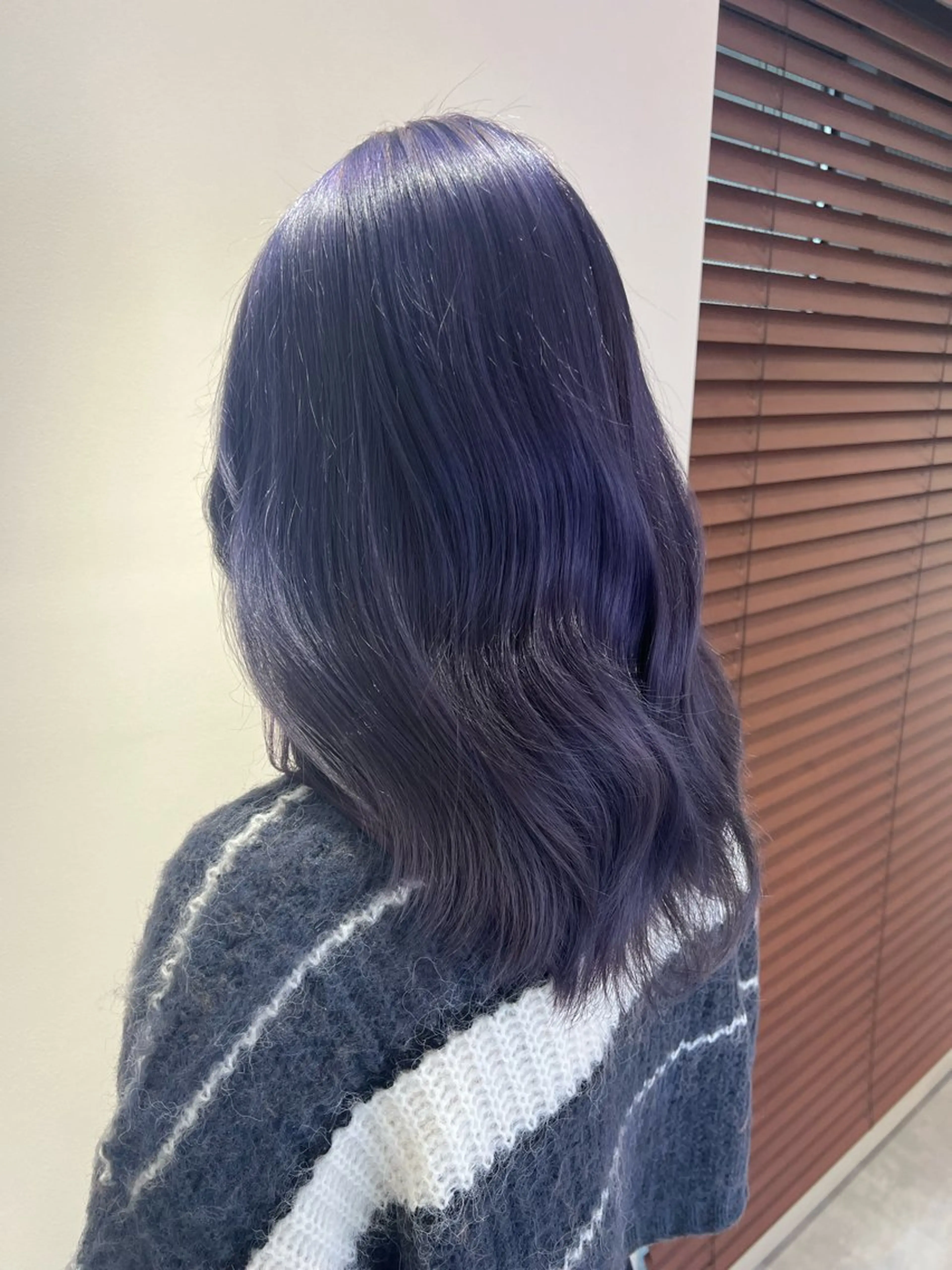 セミロング パープルカラー 透明感&巻き髪 韓国ヘア　YUKIのヘアスタイル