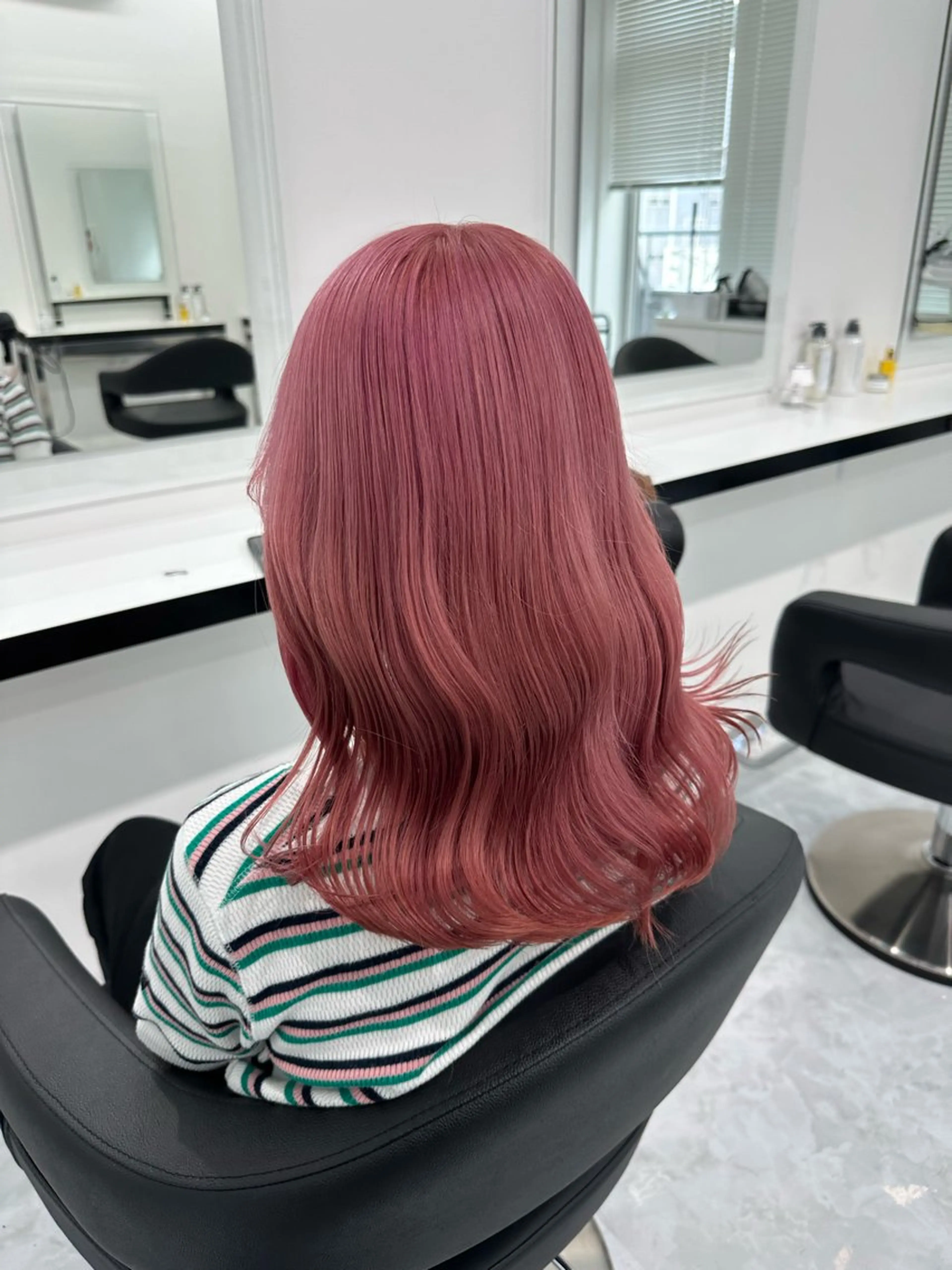 ミディアム カラー ヘアカラー ヘッドスパ 🫧ハイトーン🫧 ベージュ🫧徹哉のヘアスタイル