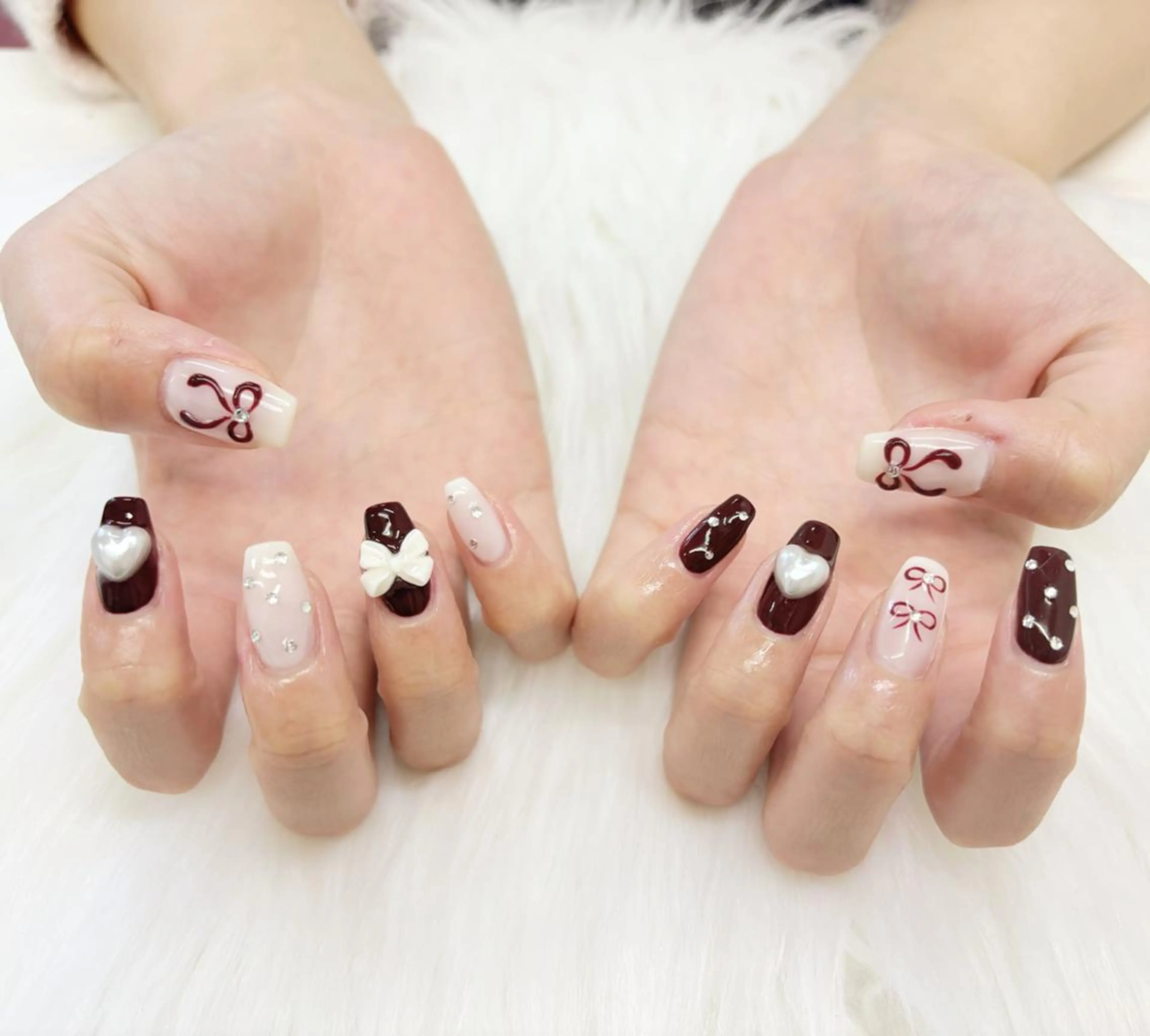 ネイル オーロラネイル チークネイル 長さ出し フットネイル フレンチネイル ハンドネイル リラネイル Aikenのネイルデザイン