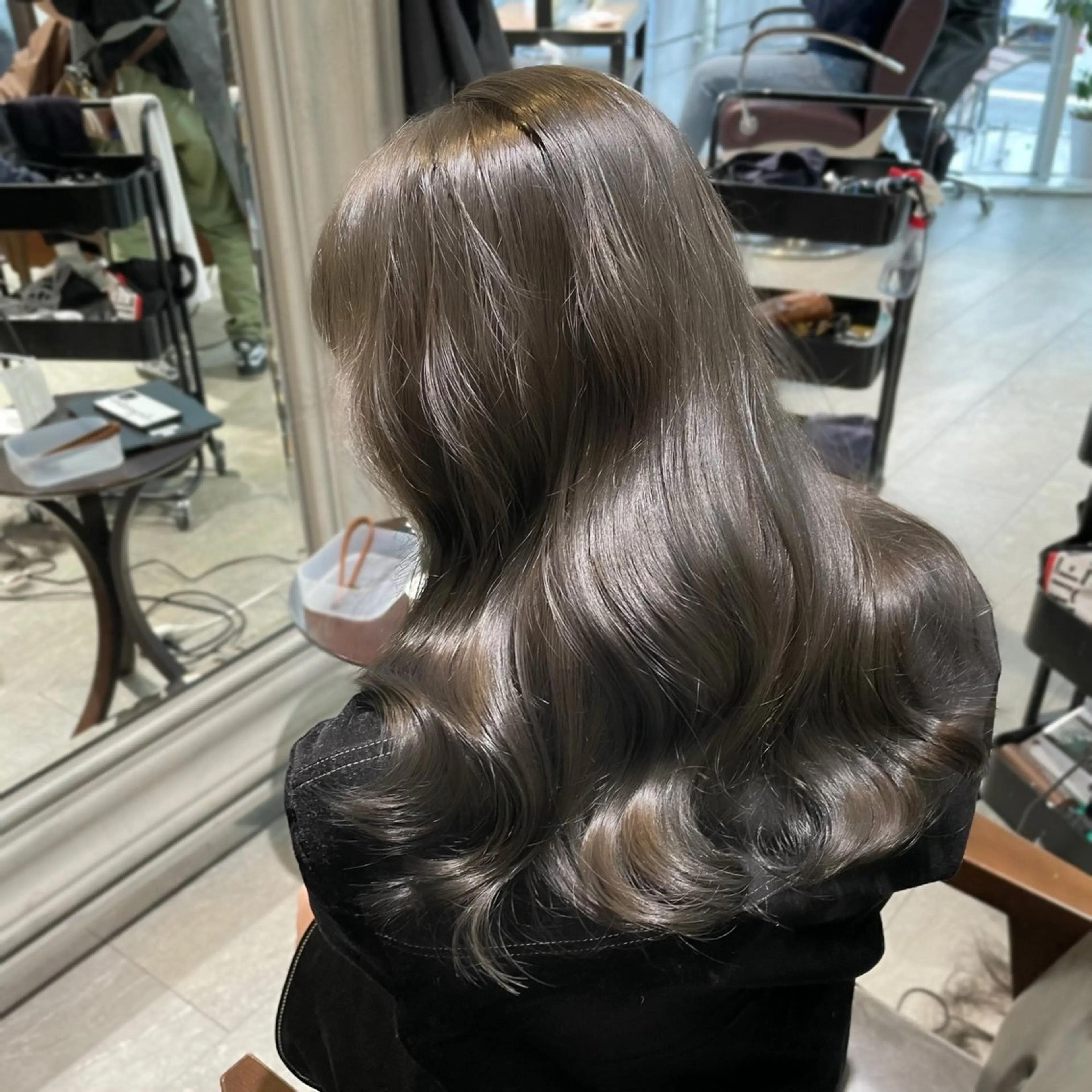 セミロング カラー ヘアアレンジ 🎀ハイトーン・艶 カラー HANA🎀のヘアスタイル