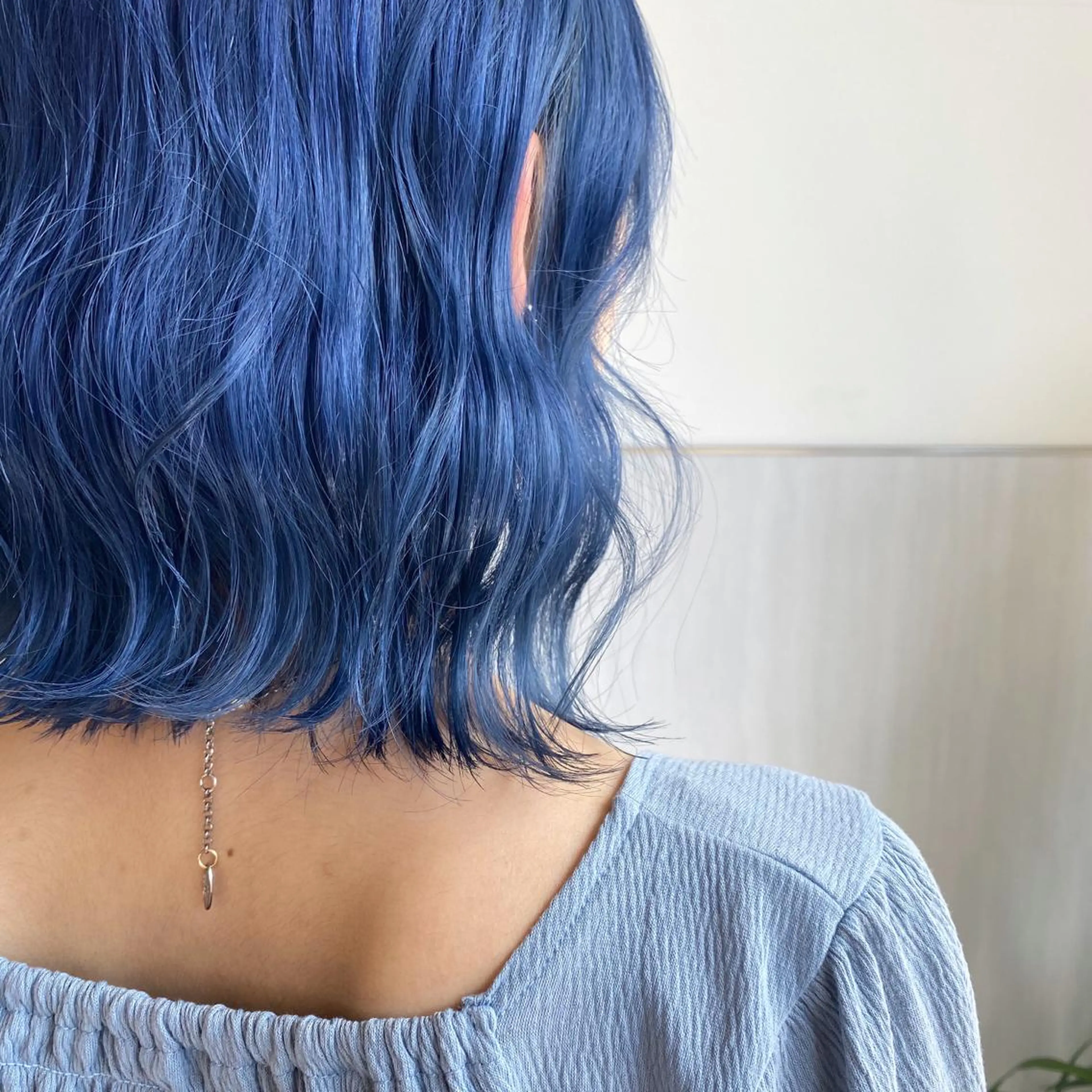 ミディアム カラー ブルーカラー ハイトーンカラー the path ナツミのヘアスタイル