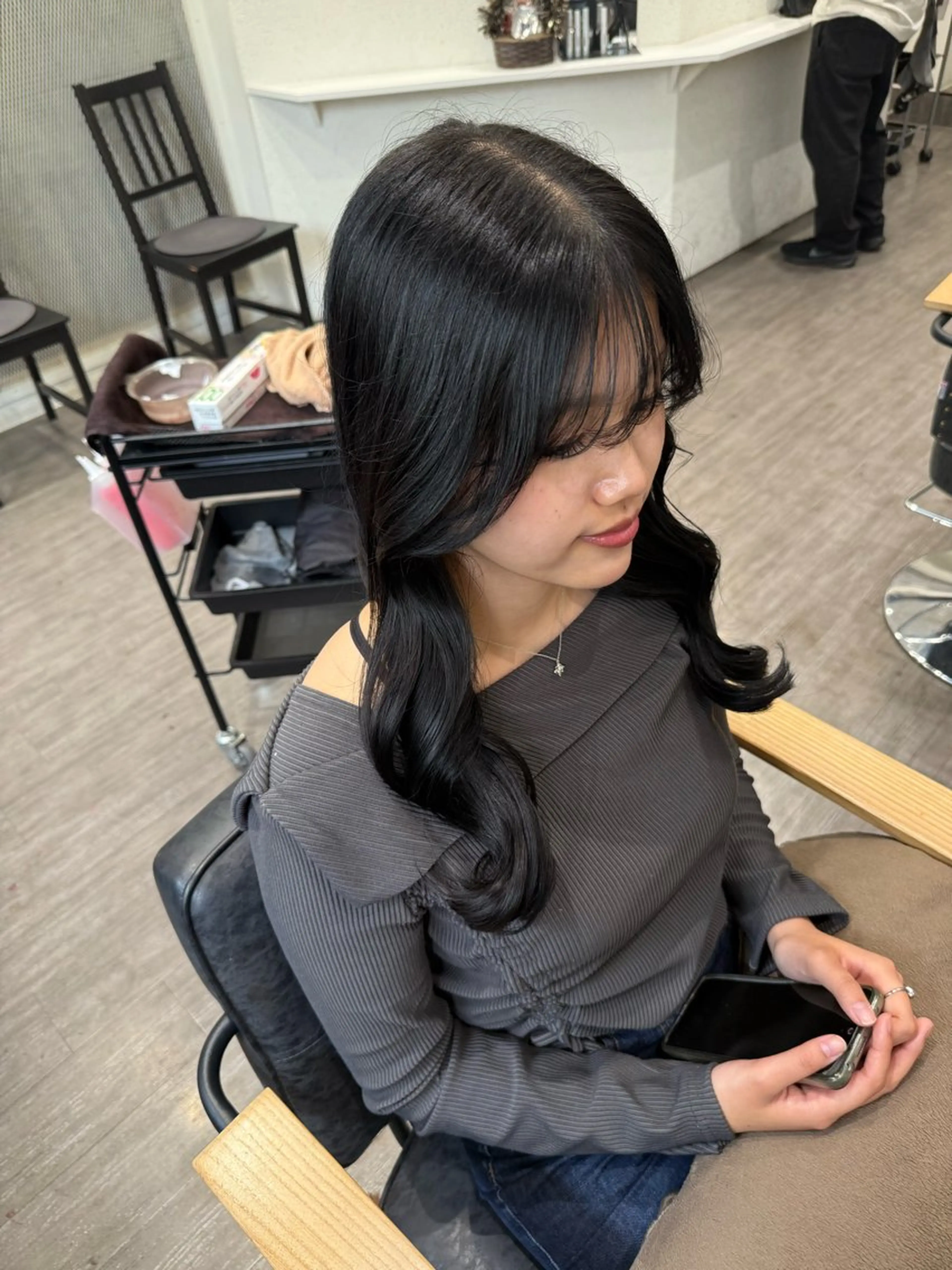 セミロング カラー 黒髪 カット ヘアカラー トリートメント 上田 紗也のヘアスタイル