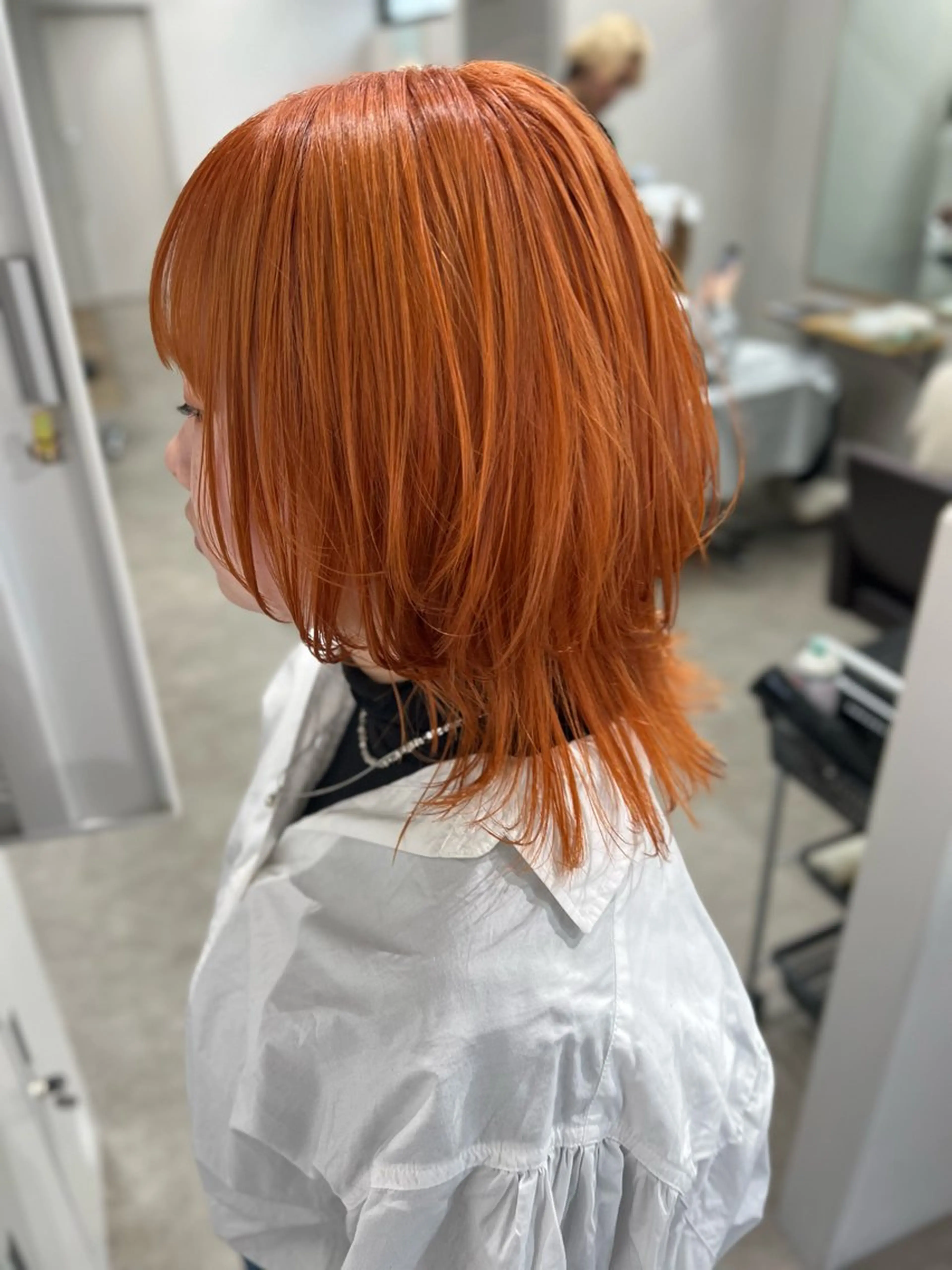 ミディアム カラー ブリーチ ダブルカラー ハイトーンカラー オレンジ 顔周りカット カット ヘアカラー トリートメント ブリーチ/髪質改善/ レイヤー/YUTO‎のヘアスタイル