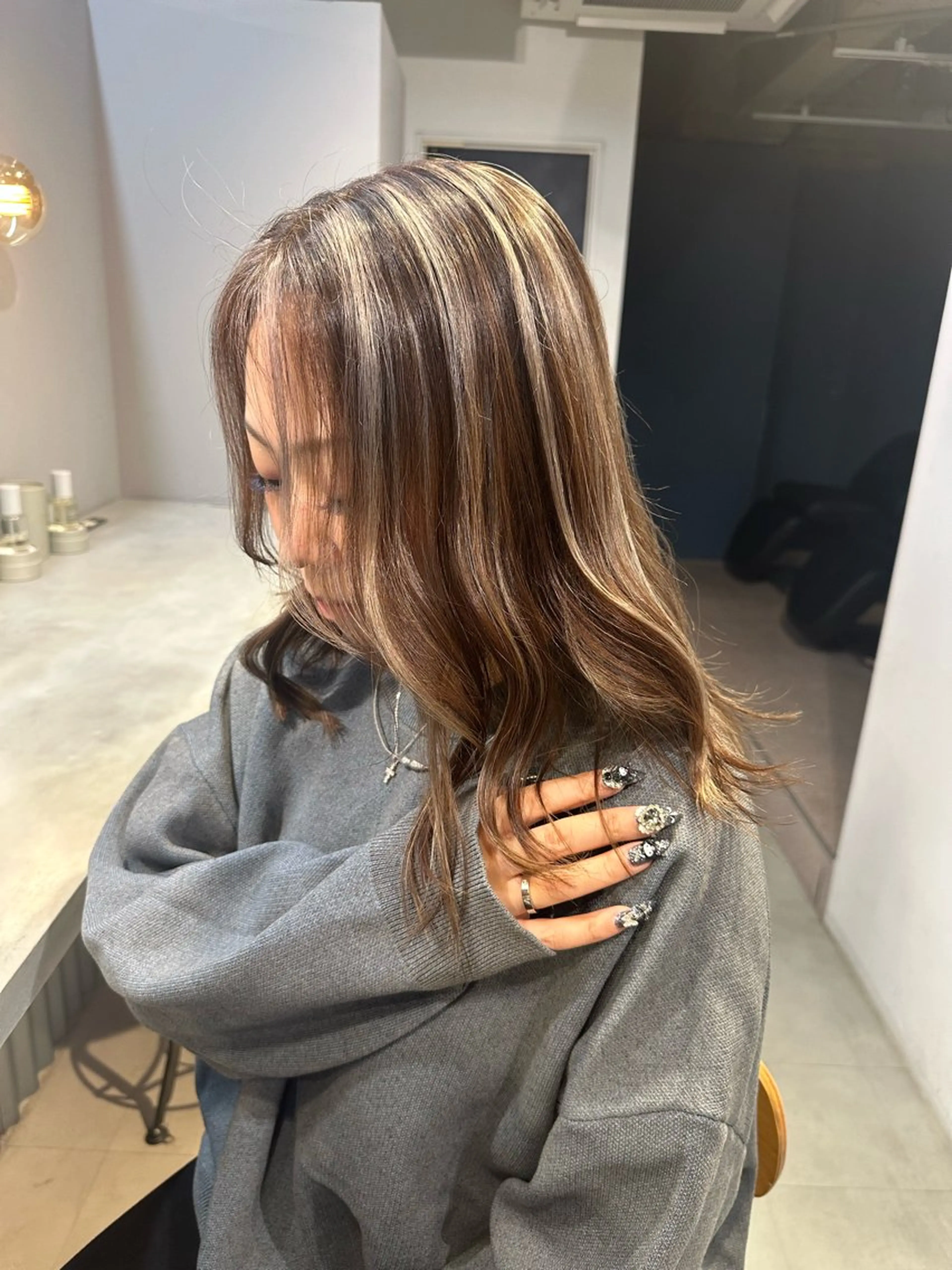 セミロング カラー ヘアカラー トリートメント 💖ハイライト/ハイ トーン💖MIKIのヘアスタイル