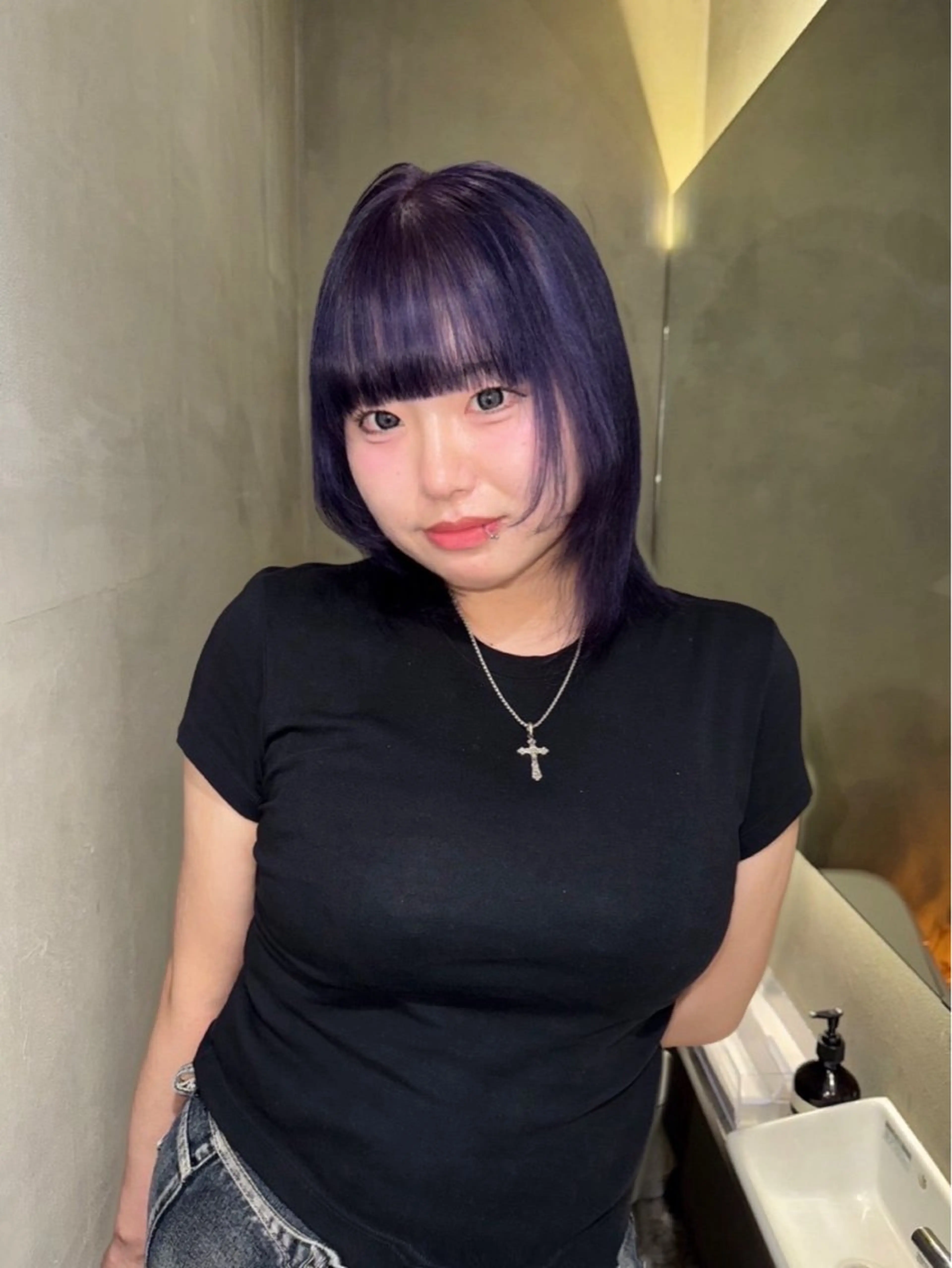 ショート パープルカラー ヘアカラー トリートメント ヘアセット Momoka🪷 /ハイトーンのヘアスタイル