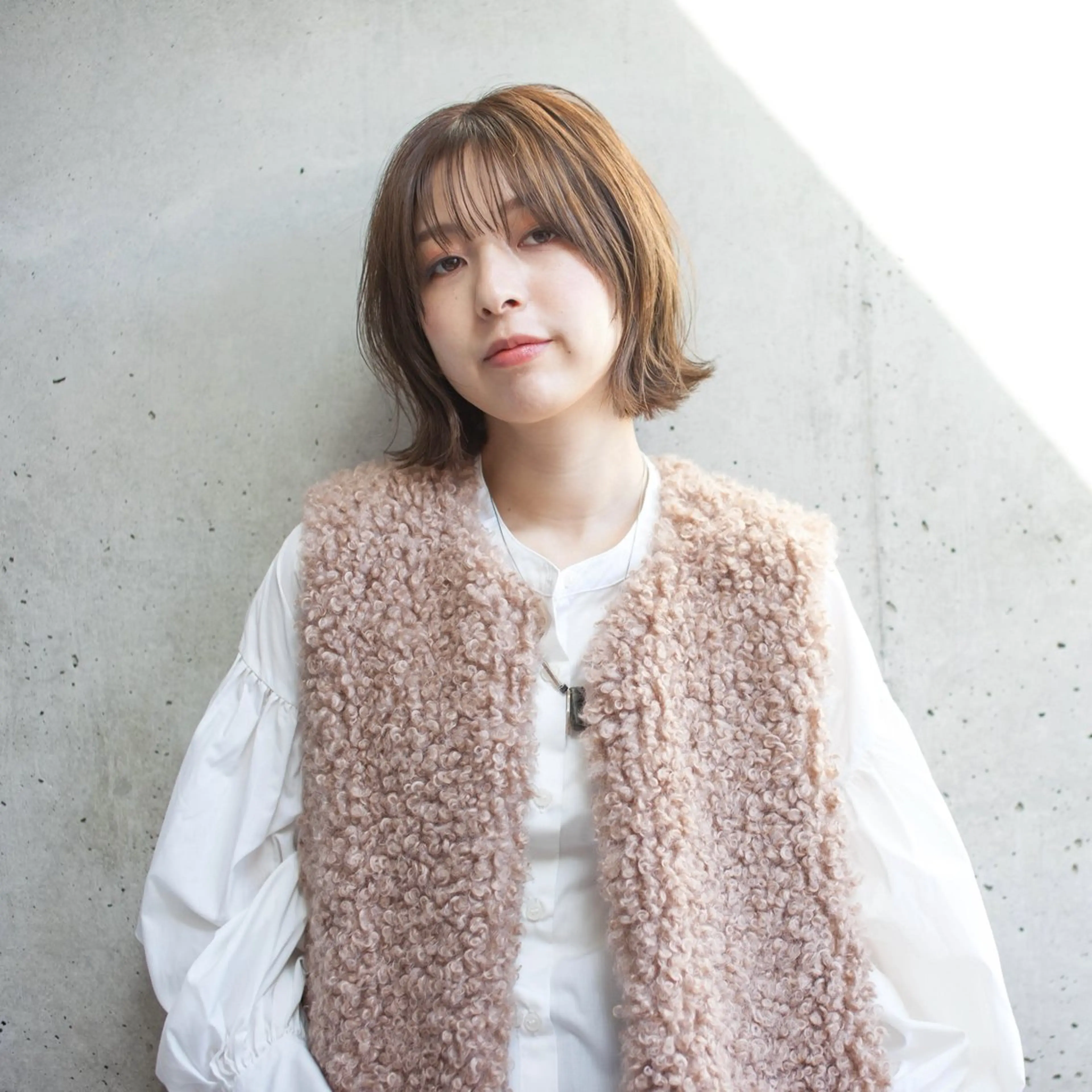 ミディアム 髪質改善／白髪ぼかし 継続する美髪のヘアスタイル