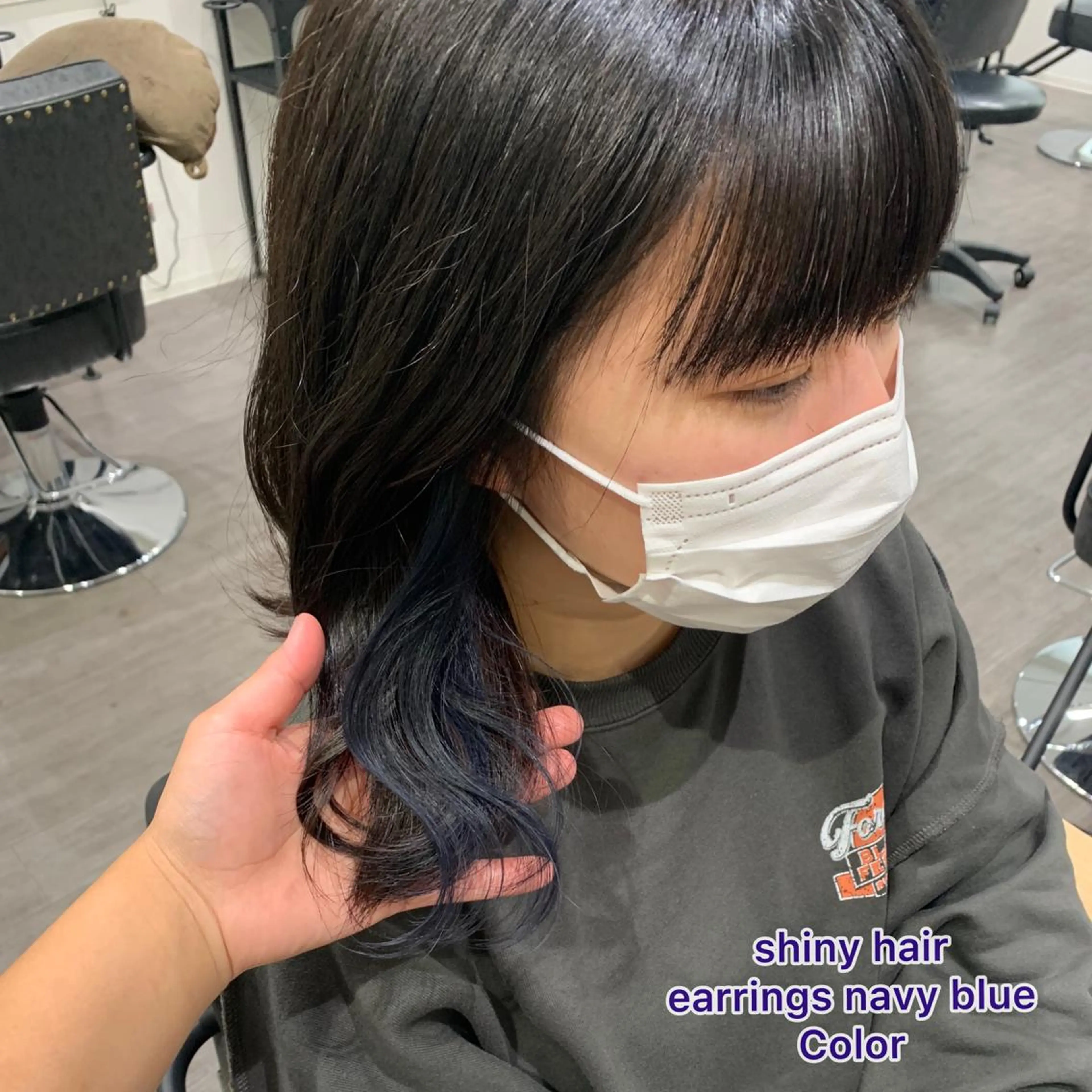 ミディアム カラー ブリーチ ブルーカラー イヤリングカラー ネイビーカラー カット ヘアカラー トリートメント 上田 紗也のヘアスタイル