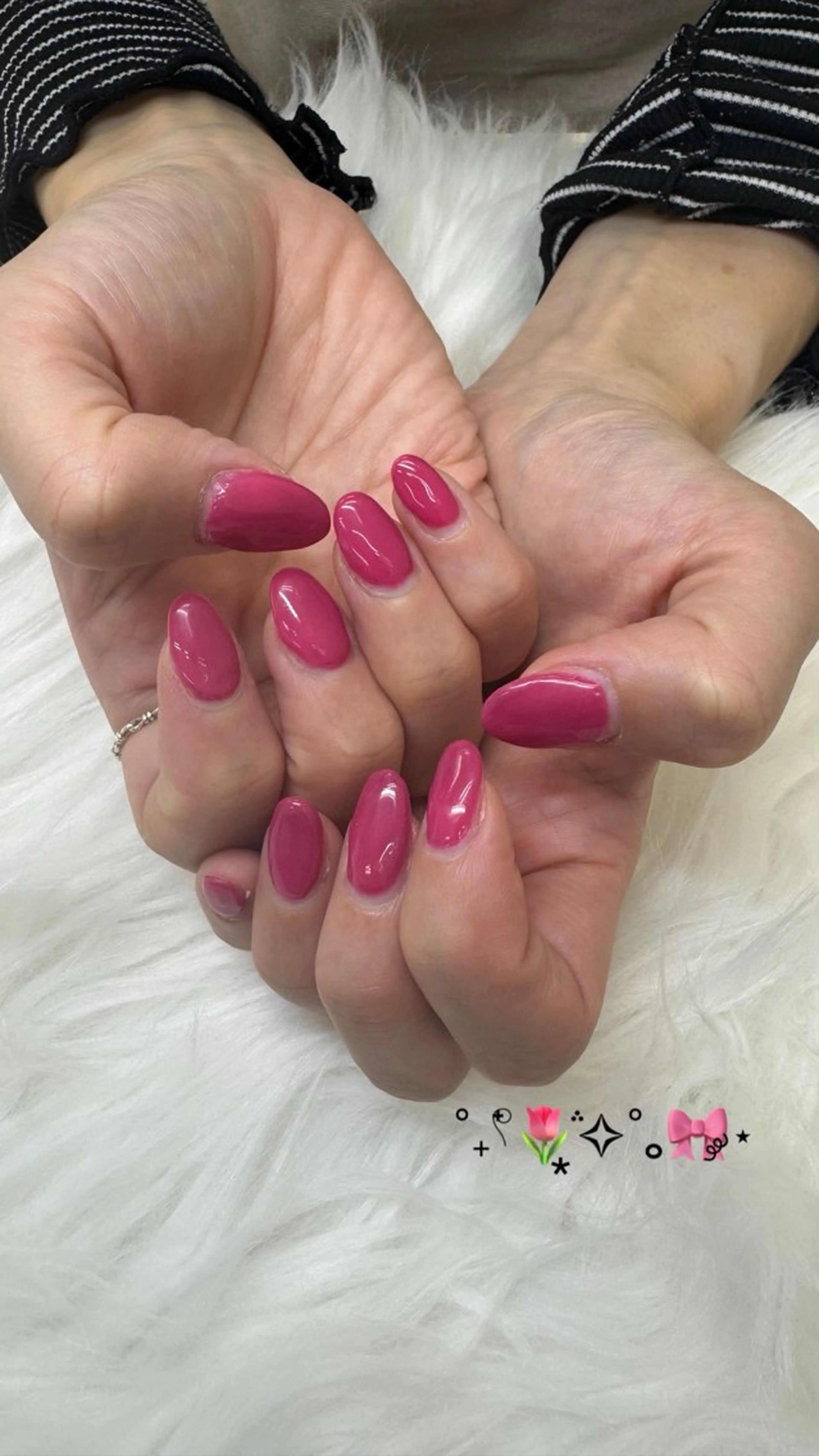 ネイル ネイルサロンエーナイン西友西町店所属・山崎 莉菜のネイルデザイン