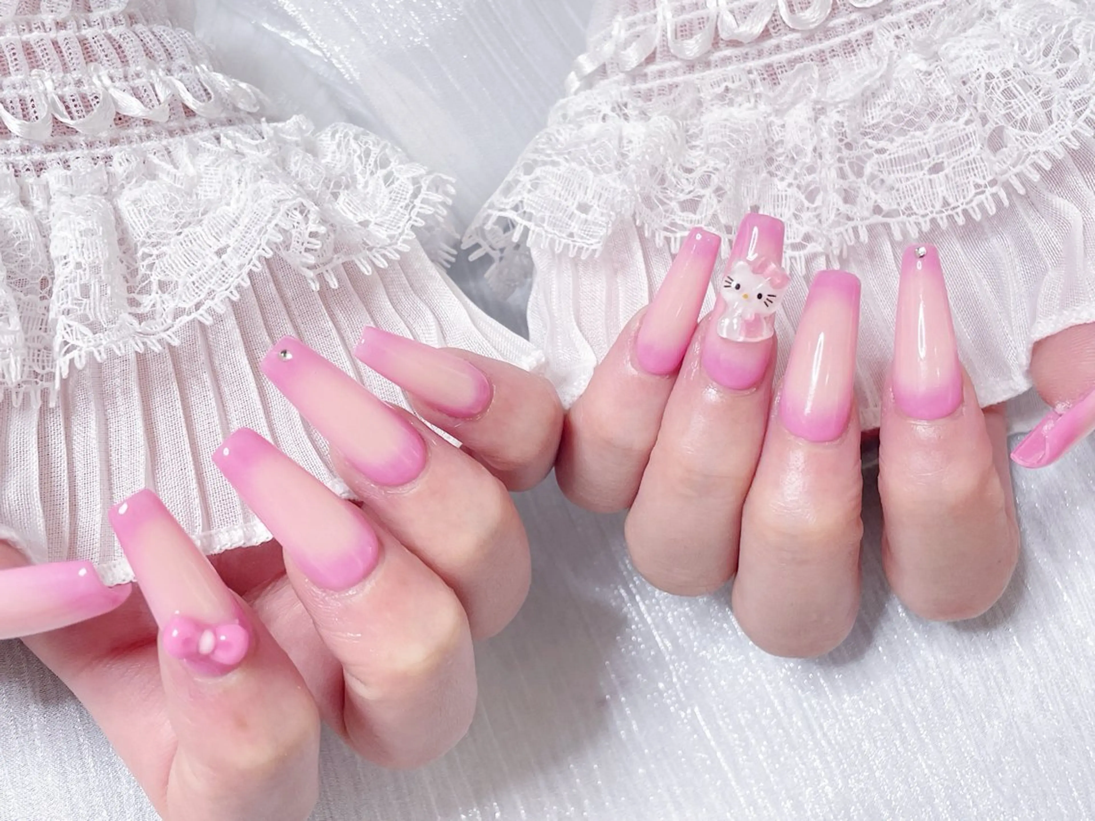 ネイル チークネイル 長さ出し フラワーネイル フレンチネイル ガーリー ハンドネイル ハンドケア Sun Nail 池袋のエステ・リラクイメージ