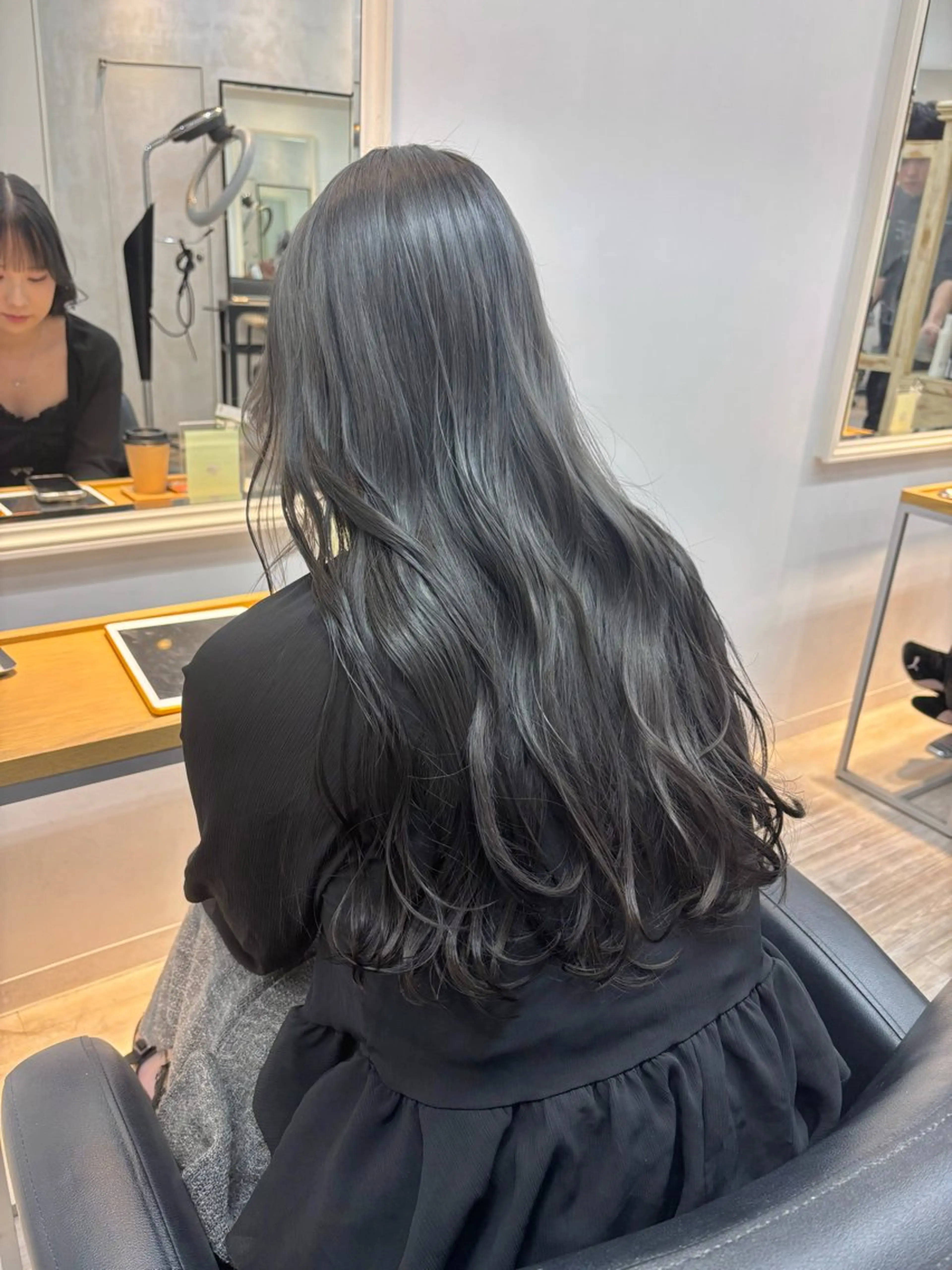 ロング カラー 透明感カラー ハイトーンカラー ヘアカラー トリートメント くさかみさき🌼暖色 /耳つぼ/オタク🌼のヘアスタイル