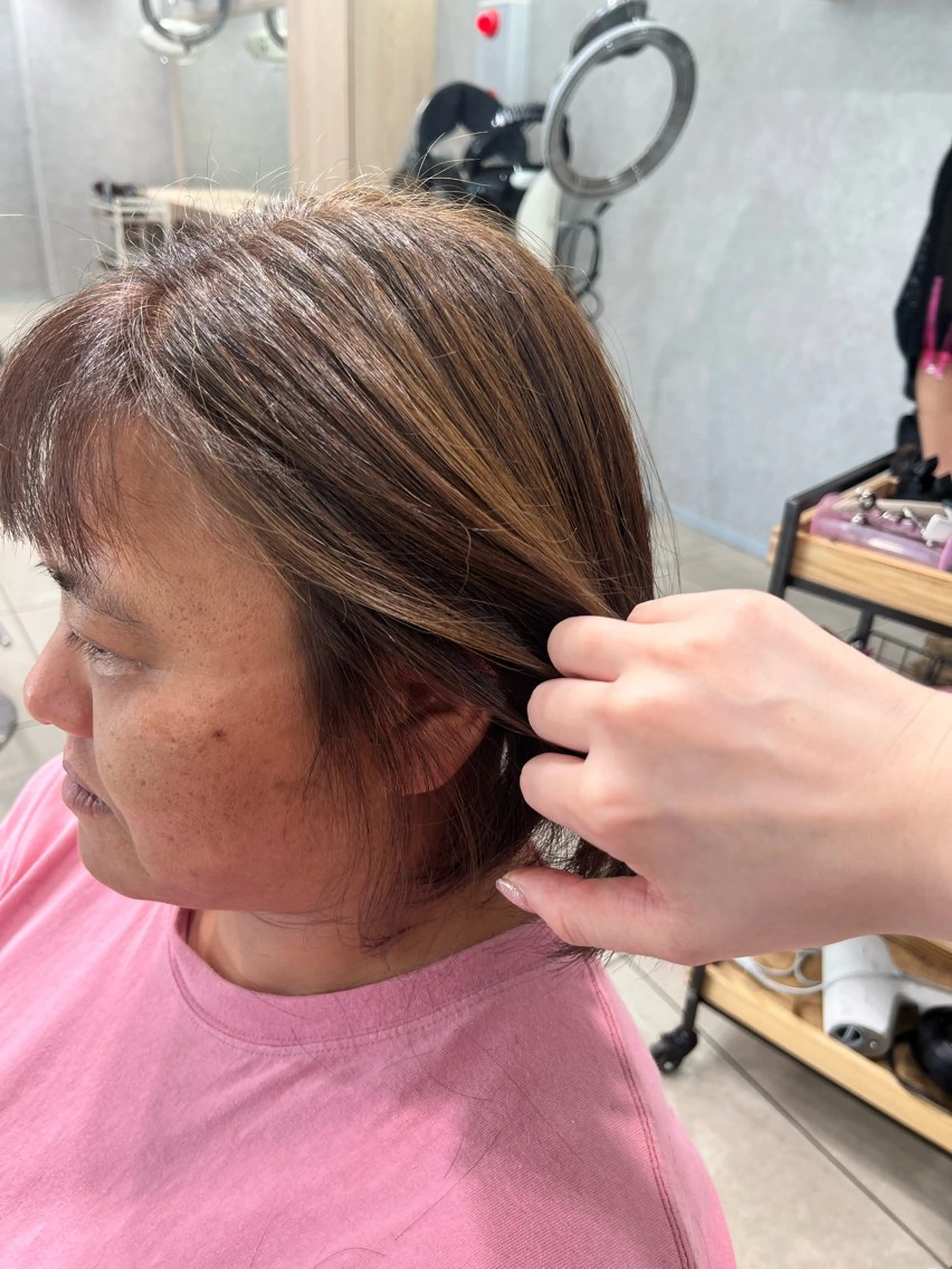 ショート カラー ハイライトカラー 顔周りカット ハイライト カット ヘアカラー 巖本 真希のヘアスタイル