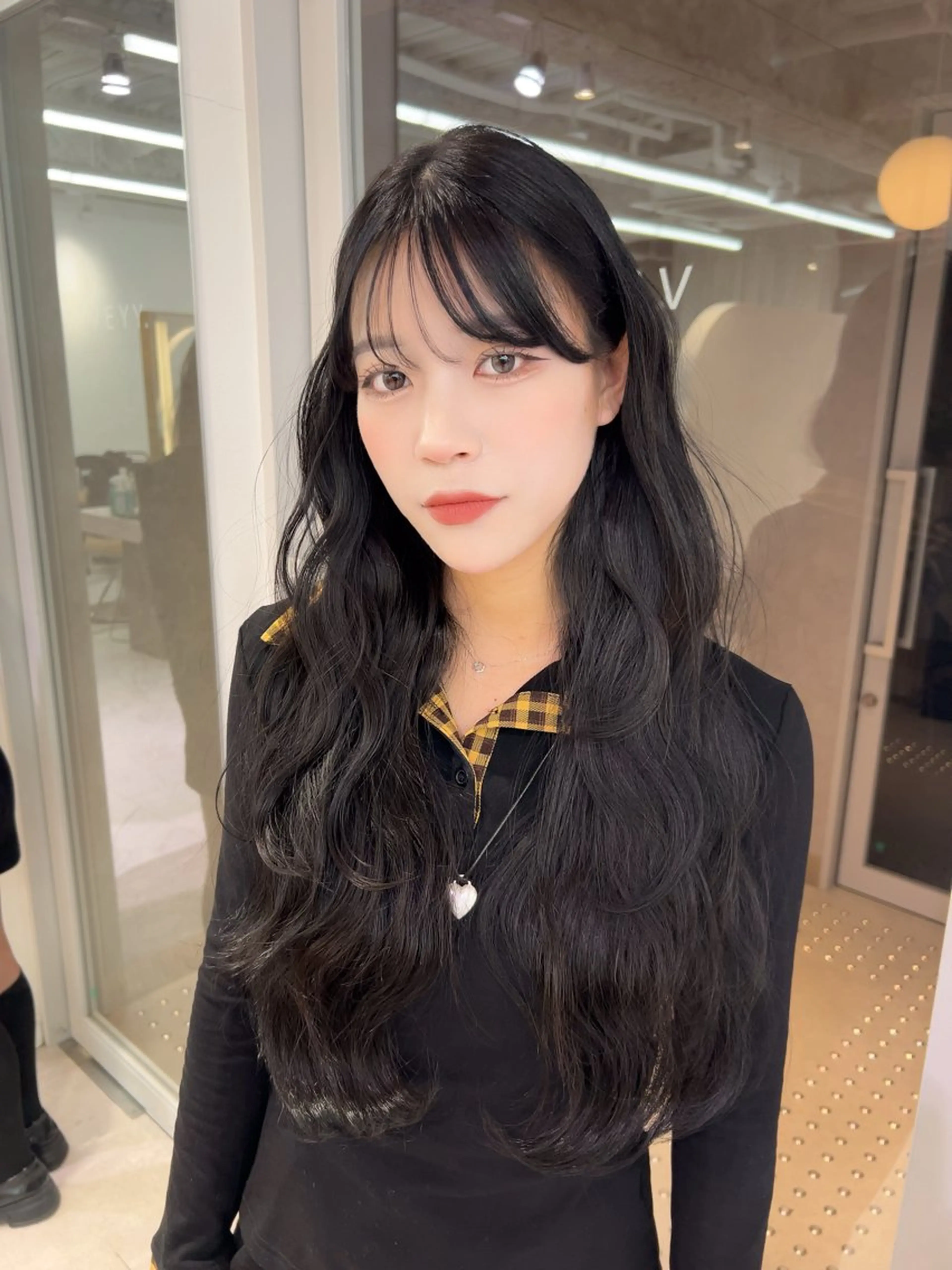 お出かけ前に🤍前髪（顔まわり込み）カット💇＋巻き髪スタイリング✨の写真
