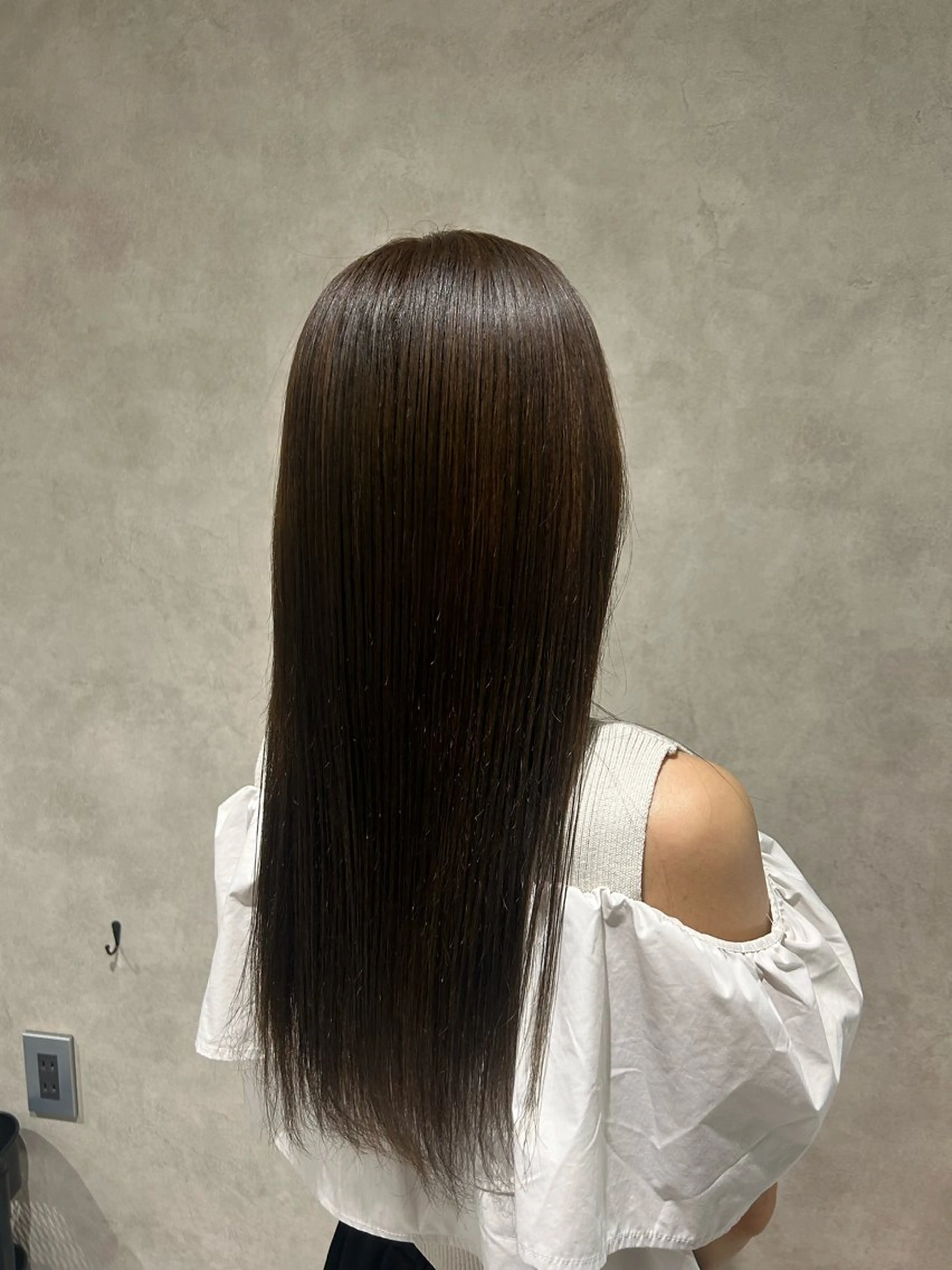 ロング カラー グレージュ オリーブカラー オリーブグレージュ オリーブグレー ヘアカラー トリートメント 《.Xian》ホソミ /ヘッドスパ/艶髪のヘアスタイル