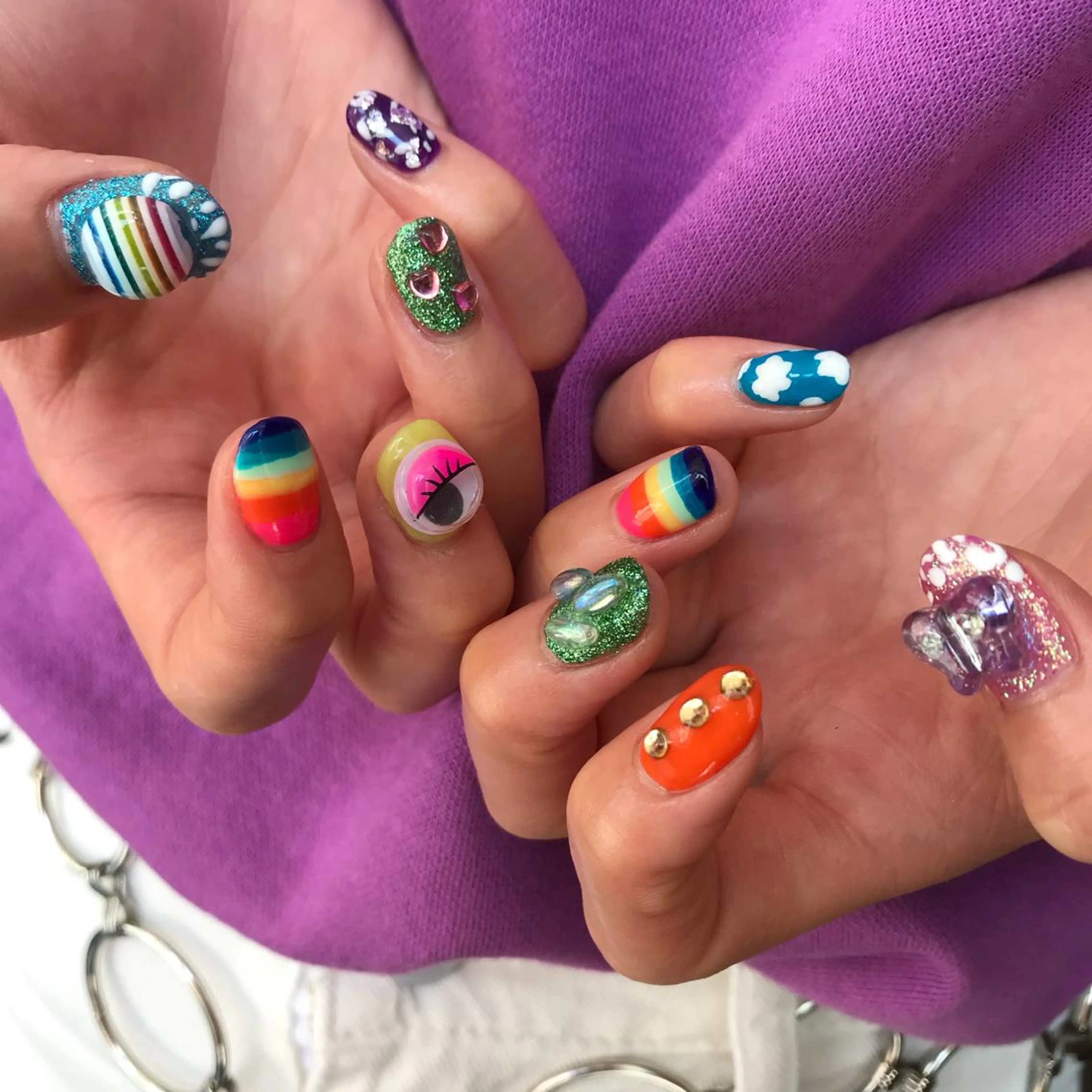 ネイル viewstokyo所属・mana 暖色カラーカットのヘアスタイル