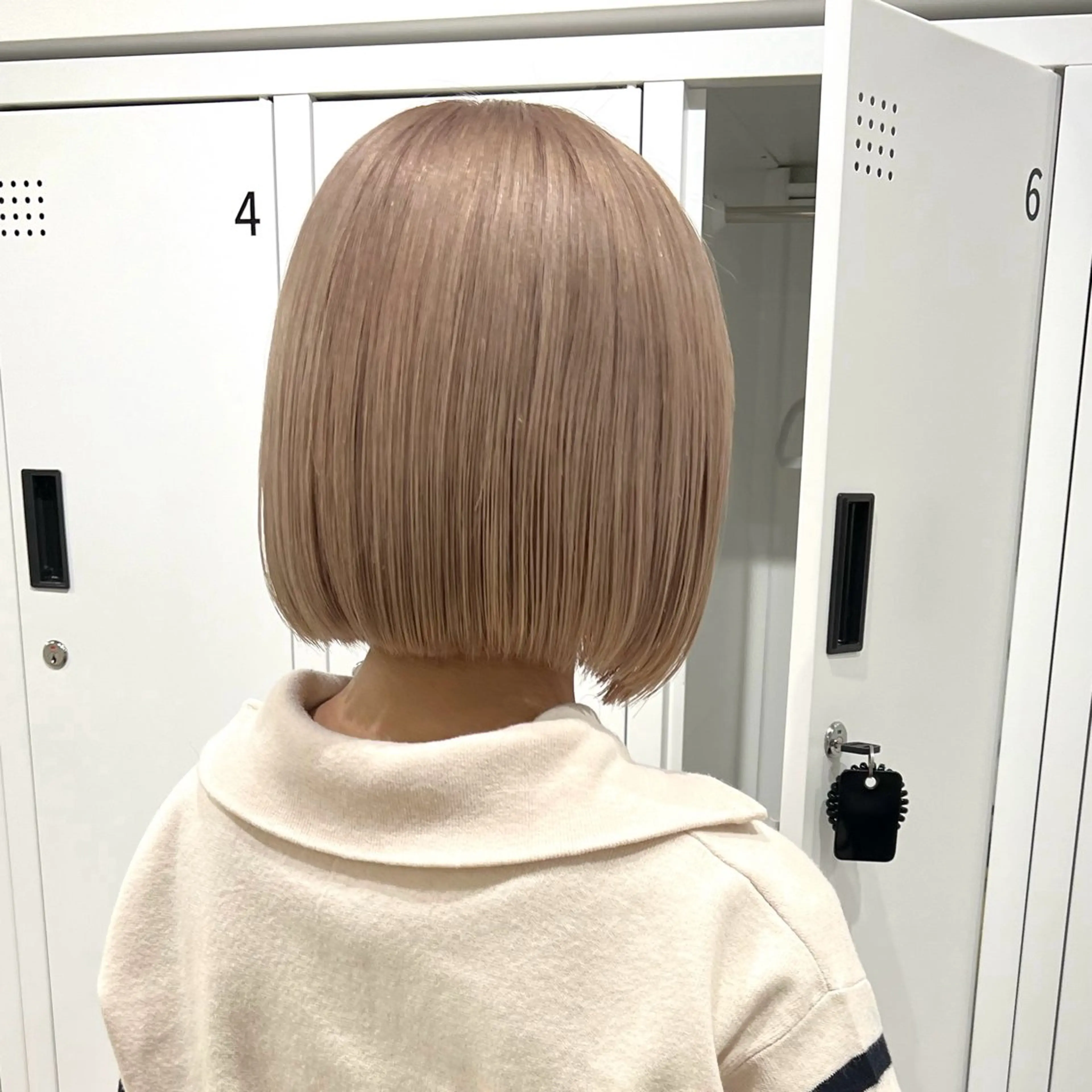 ショート カラー ベージュカラー ハイトーンカラー ハイトーンベージュ ボブ knowhow京都所属・三宅 昌太のヘアスタイル