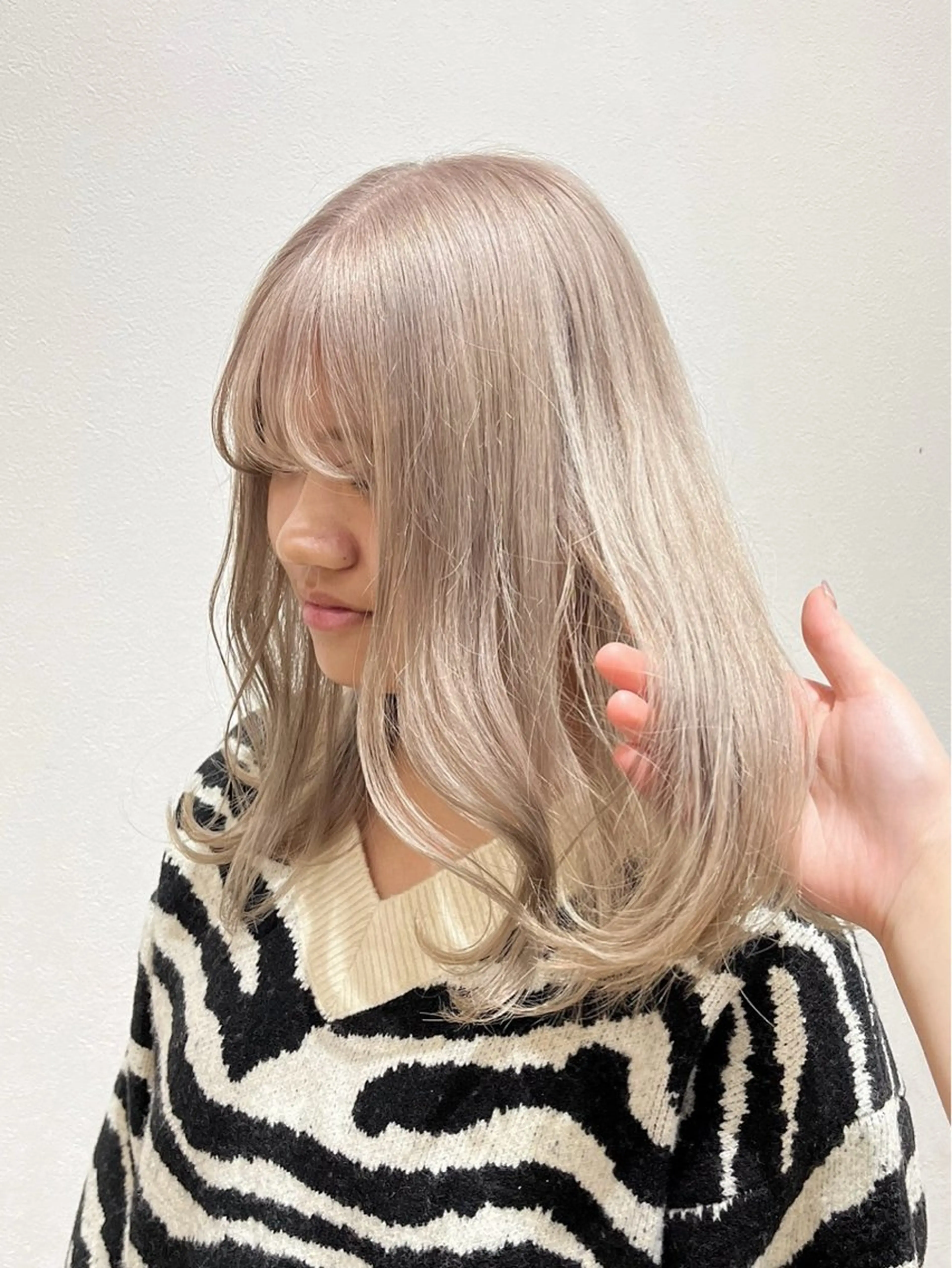 セミロング カラー ベージュカラー ホワイトベージュ ヘアカラー トリートメント 🫧艶髪.ハイトーン 🫧Harukaのヘアスタイル