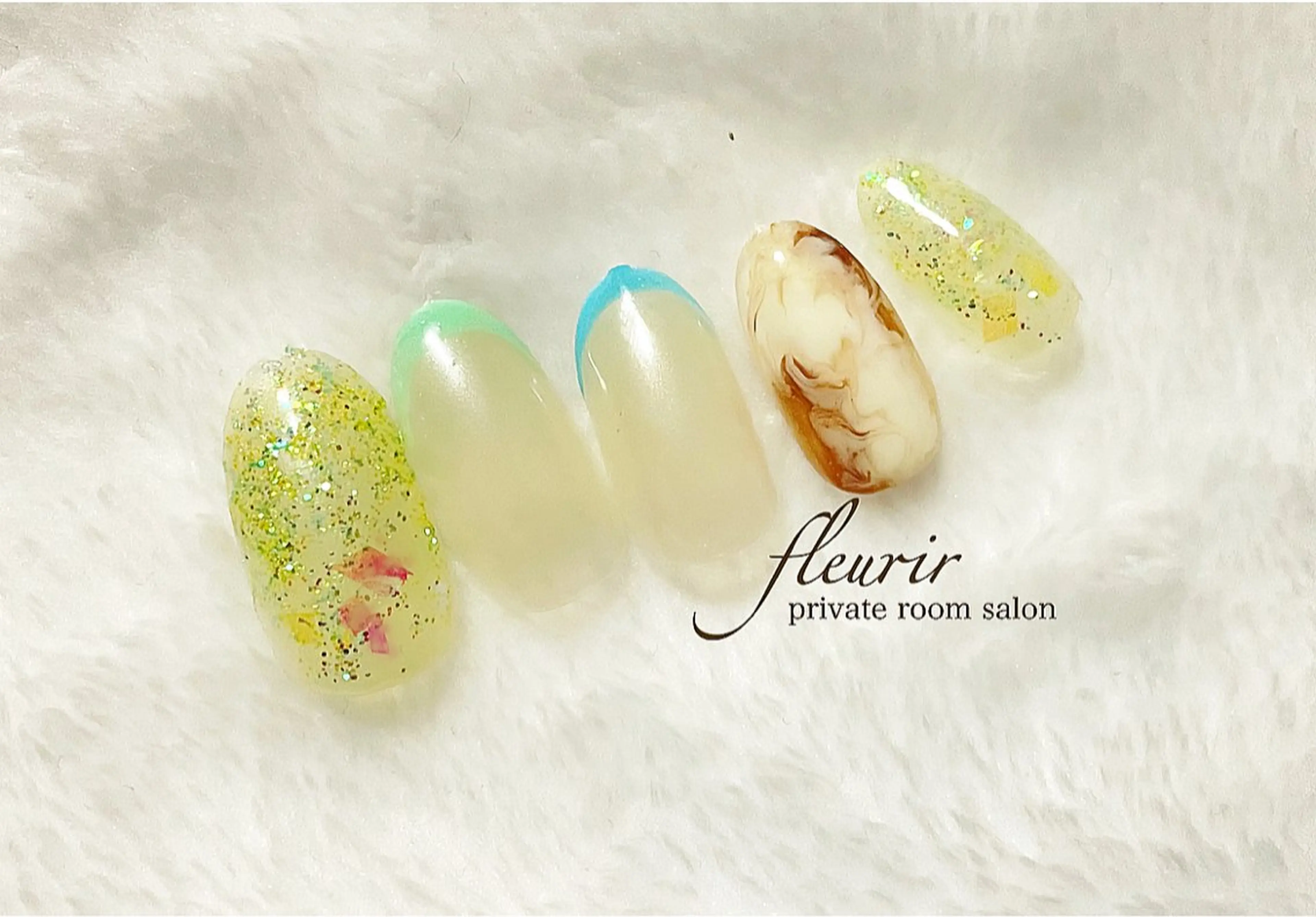 ネイル オーロラネイル ブラウン フレンチネイル グリーン キラキラネイル フルリール 【プライベートサロンのネイルデザイン