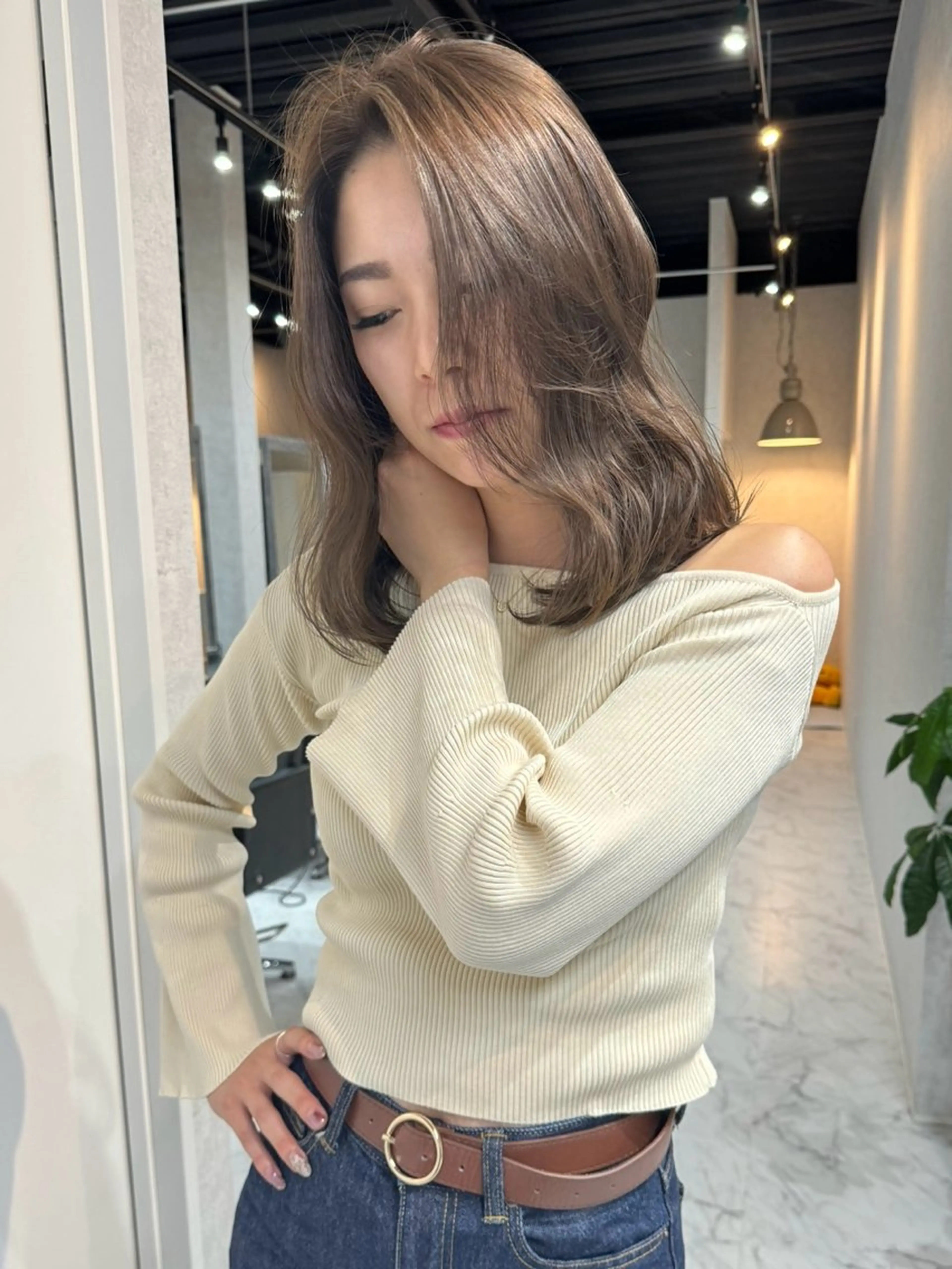 ミディアム カラー ヘアアレンジ バレイヤージュ ブリーチ ダブルカラー ハイライトカラー ハイトーンカラー カット ヘアカラー トリートメント アンドウ ユウ/ レイヤーカット/韓国のヘアスタイル