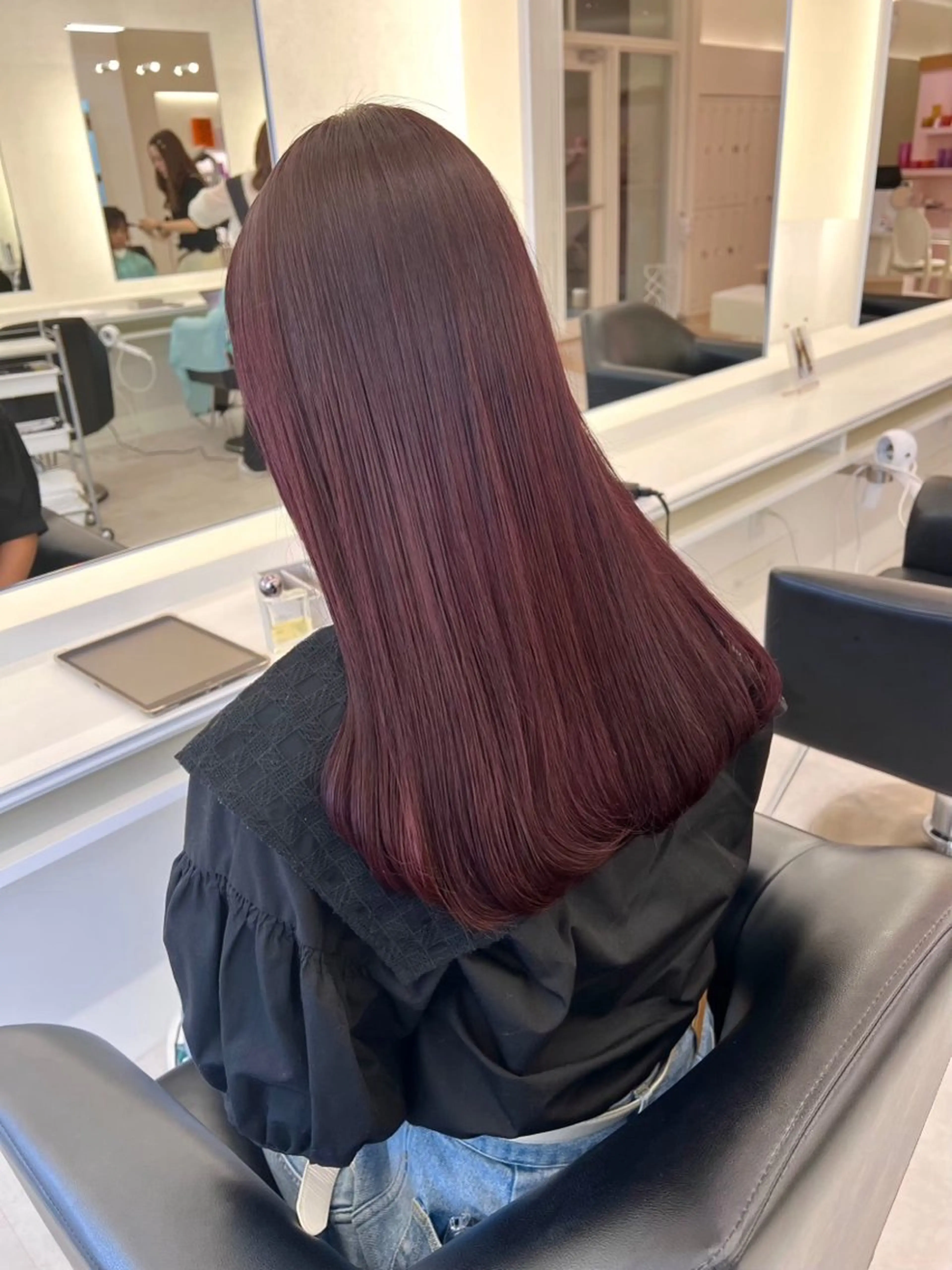 セミロング カラー カシス レッドカラー ParveMix 岡本えりかのヘアスタイル