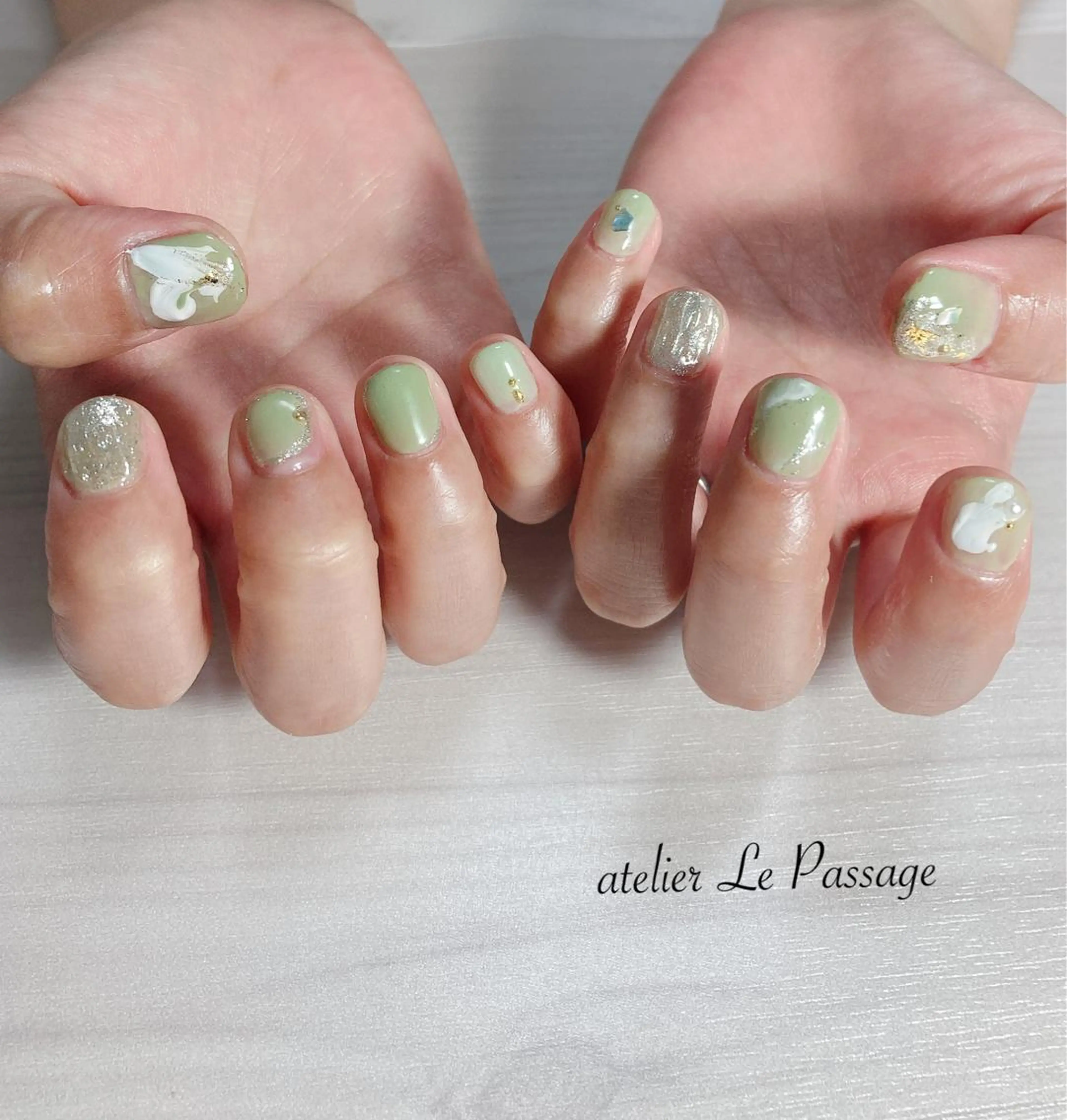 ネイル ジェルネイル ラメ(グリッター) ニュアンスネイル オフィスネイル パラジェル Atelier Le Passage所属・h nakatsukaのネイルデザイン