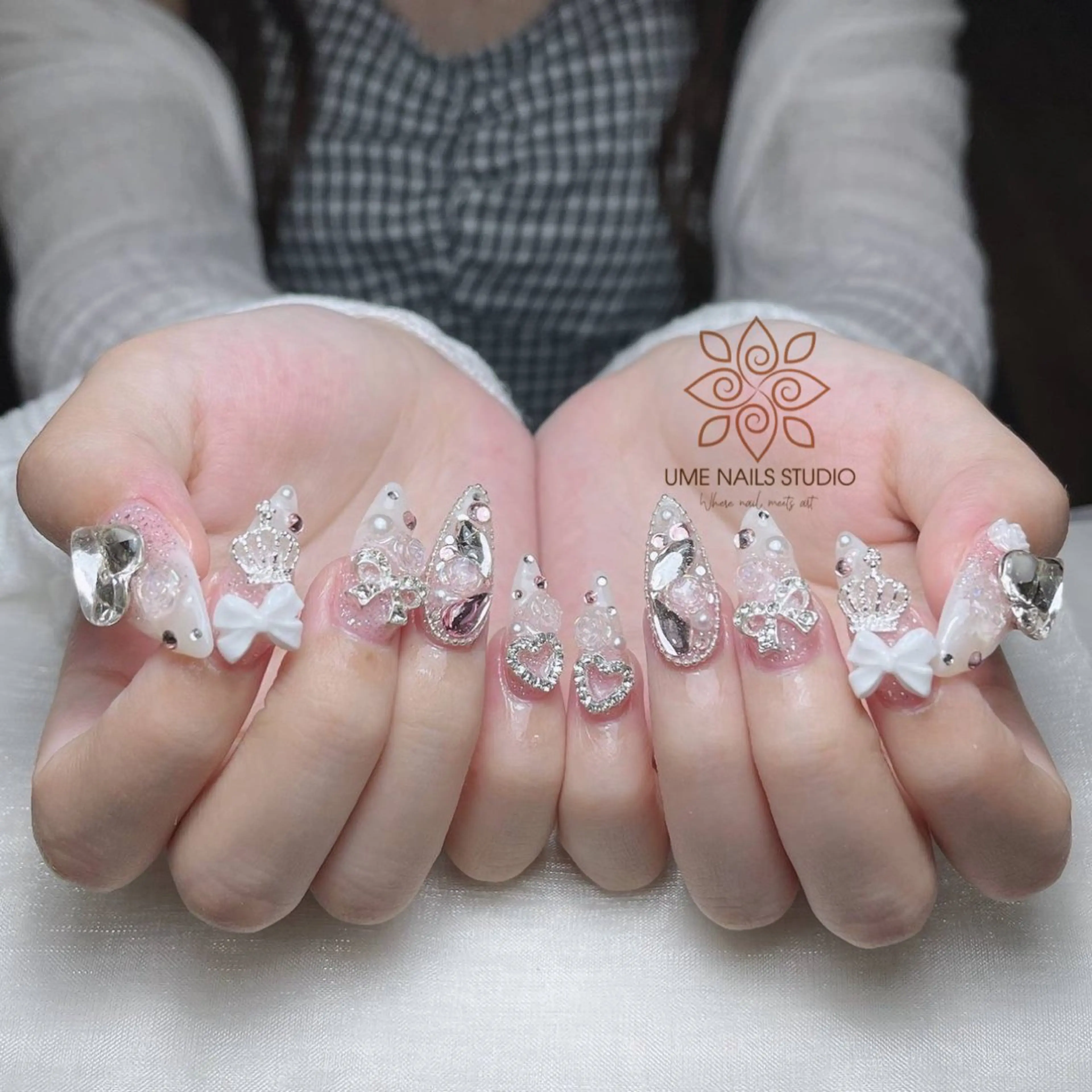 ネイル チークネイル クリアネイル ガーリー キラキラネイル 韓国ネイル ハンドネイル Ume Nail Studioのネイルデザイン