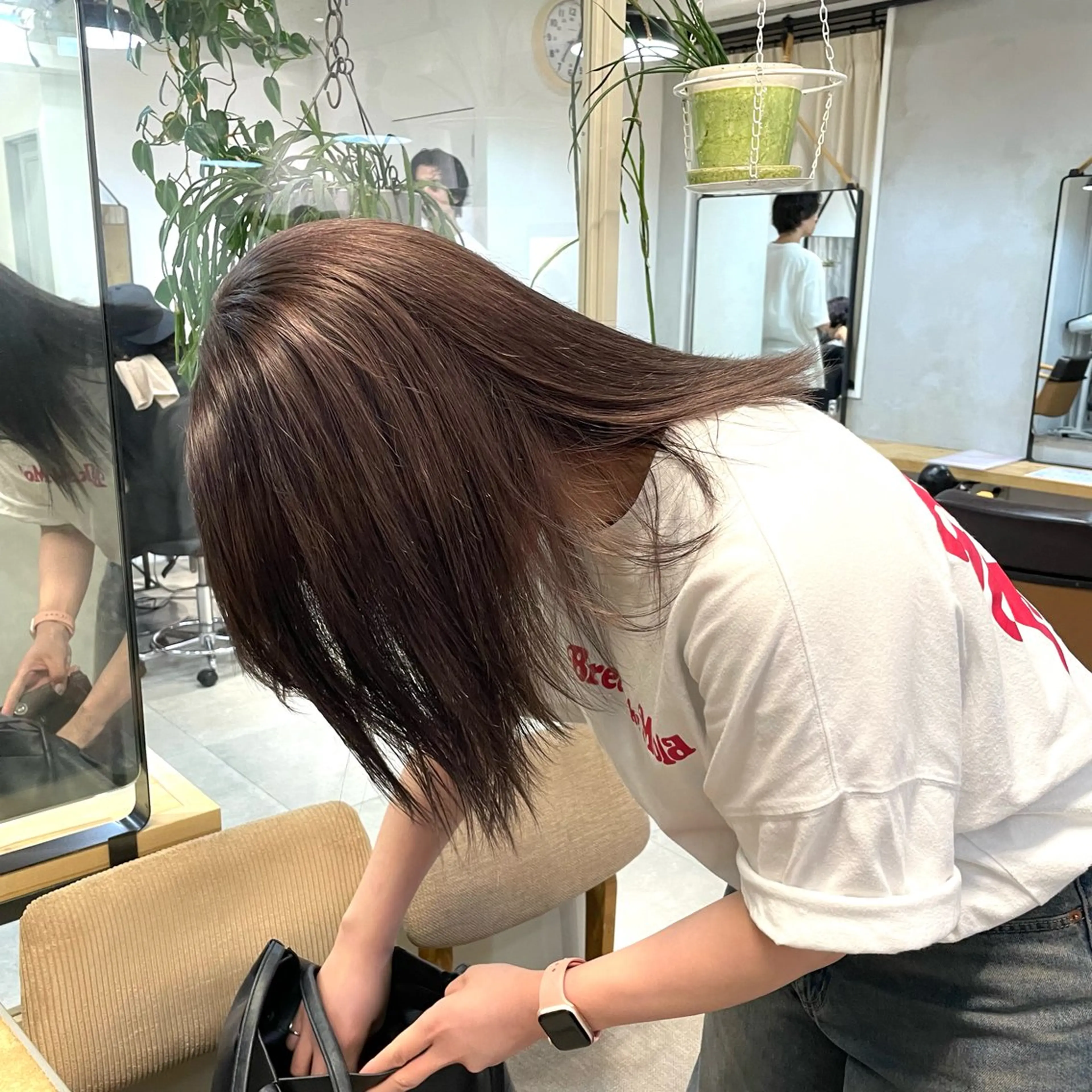 ミディアム カラー ミルクティー× グレージュMOMOのヘアスタイル