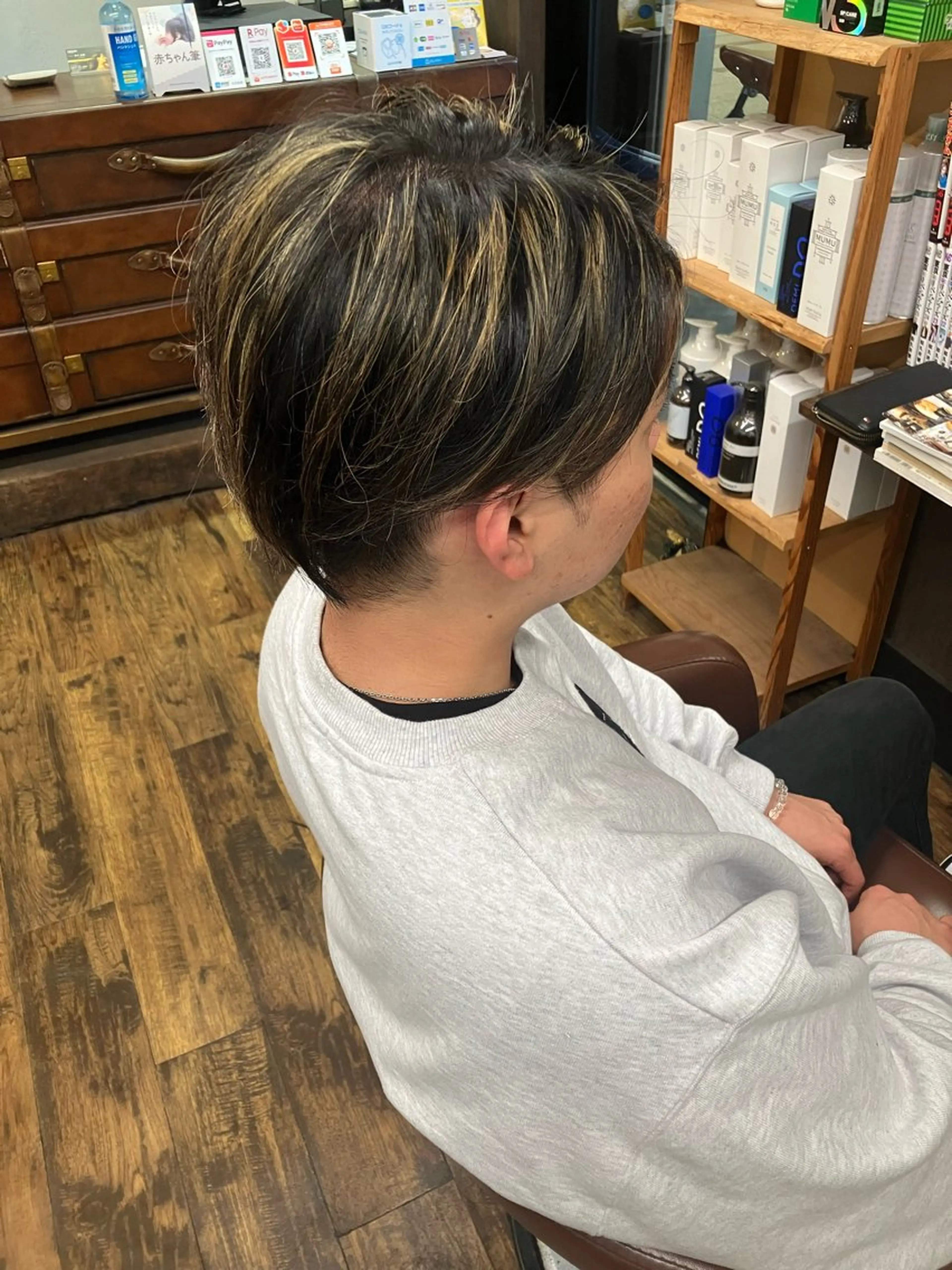 ショート ヘアカラー 香川 裕基のヘアスタイル
