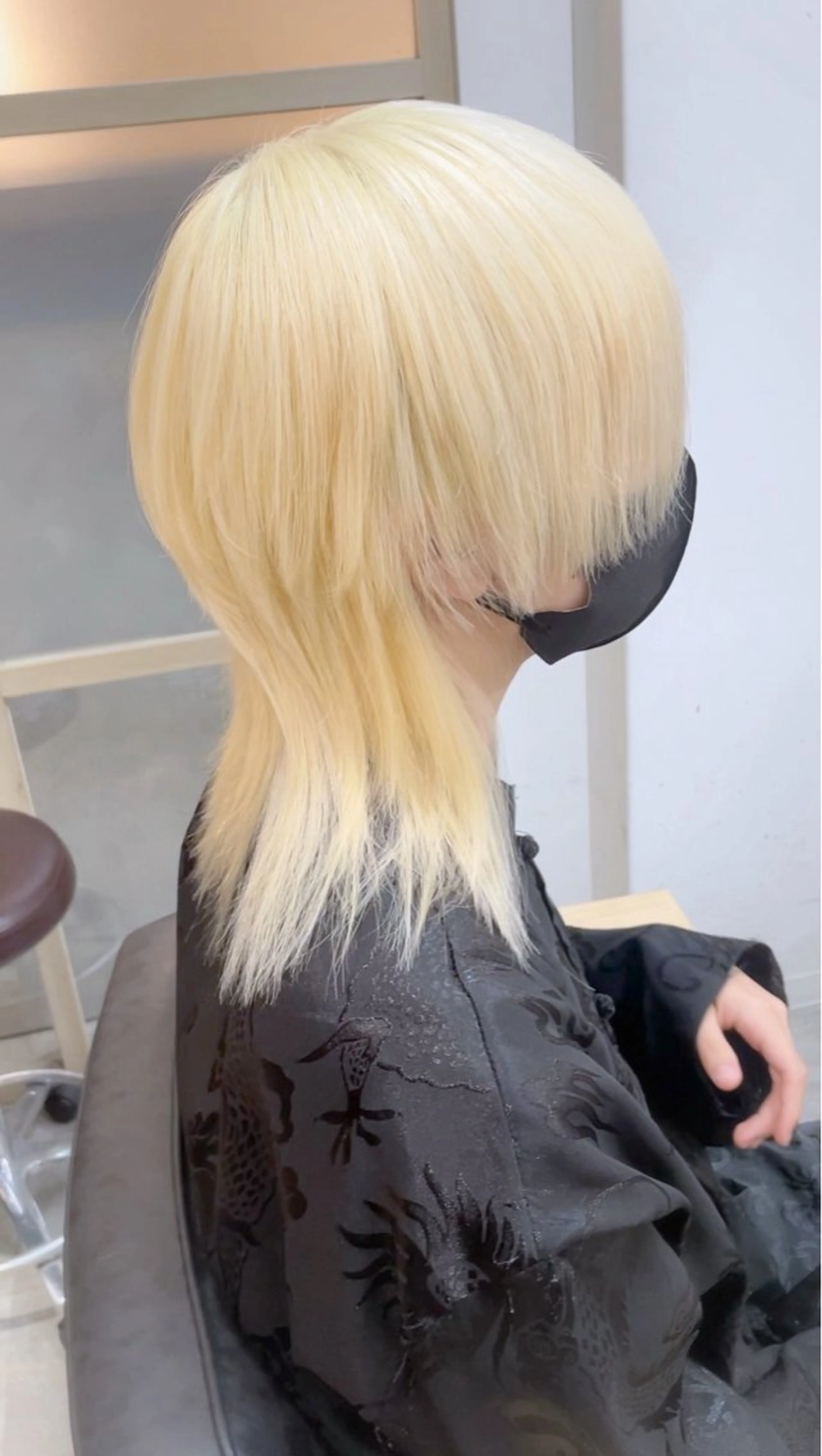 ミディアム カラー ブリーチ ブロンド カット ヘアカラー トリートメント EMANON新宿南口所属・🦄中性ウルフ ☁️Shiori🦄のヘアスタイル