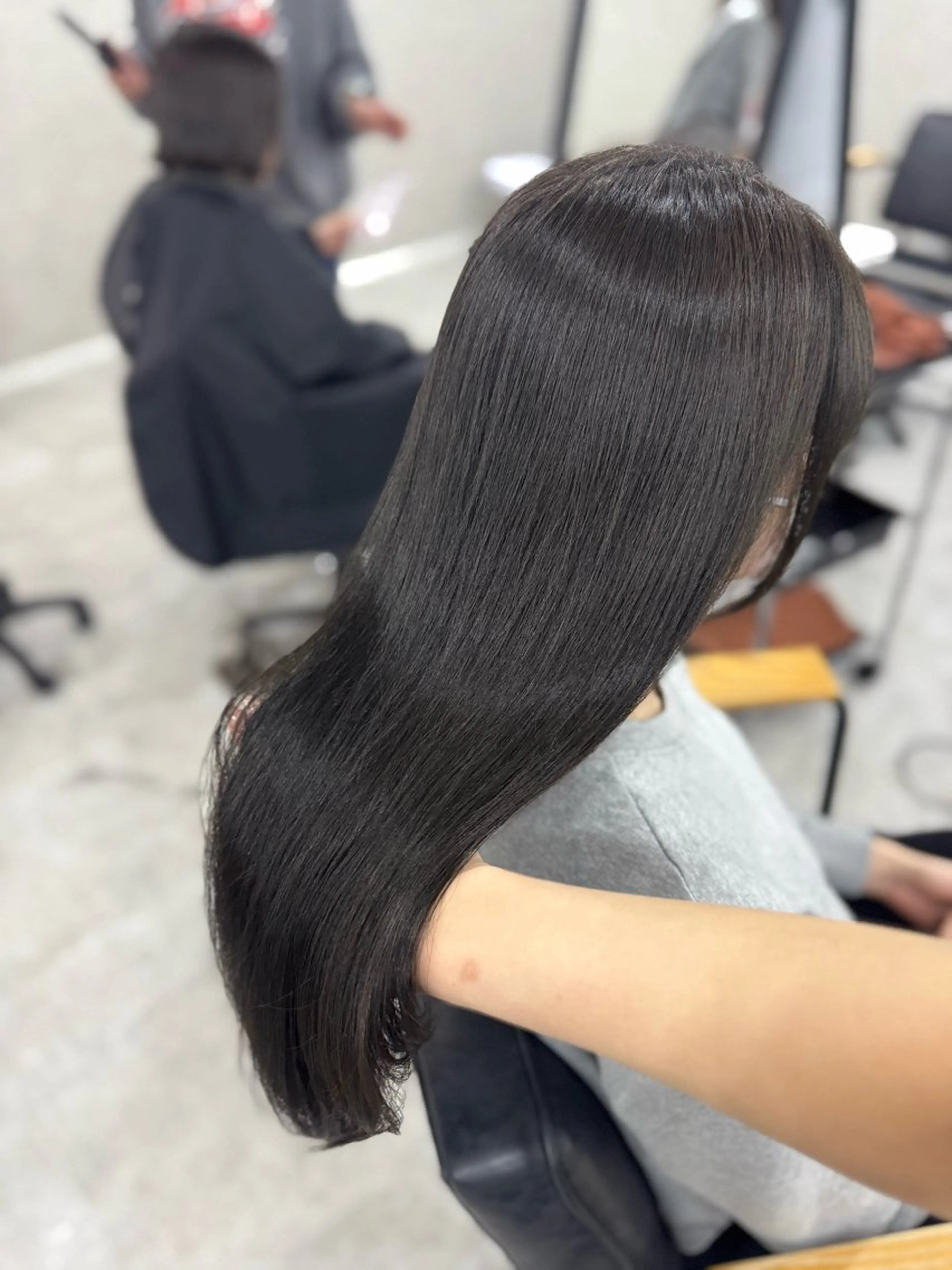 ロング カラー アッシュ アッシュブラウン ベージュカラー 黒髪 ブリーチ カット ヘアカラー トリートメント 赤み無し柔らかカラー 【梅田】madokaのヘアスタイル
