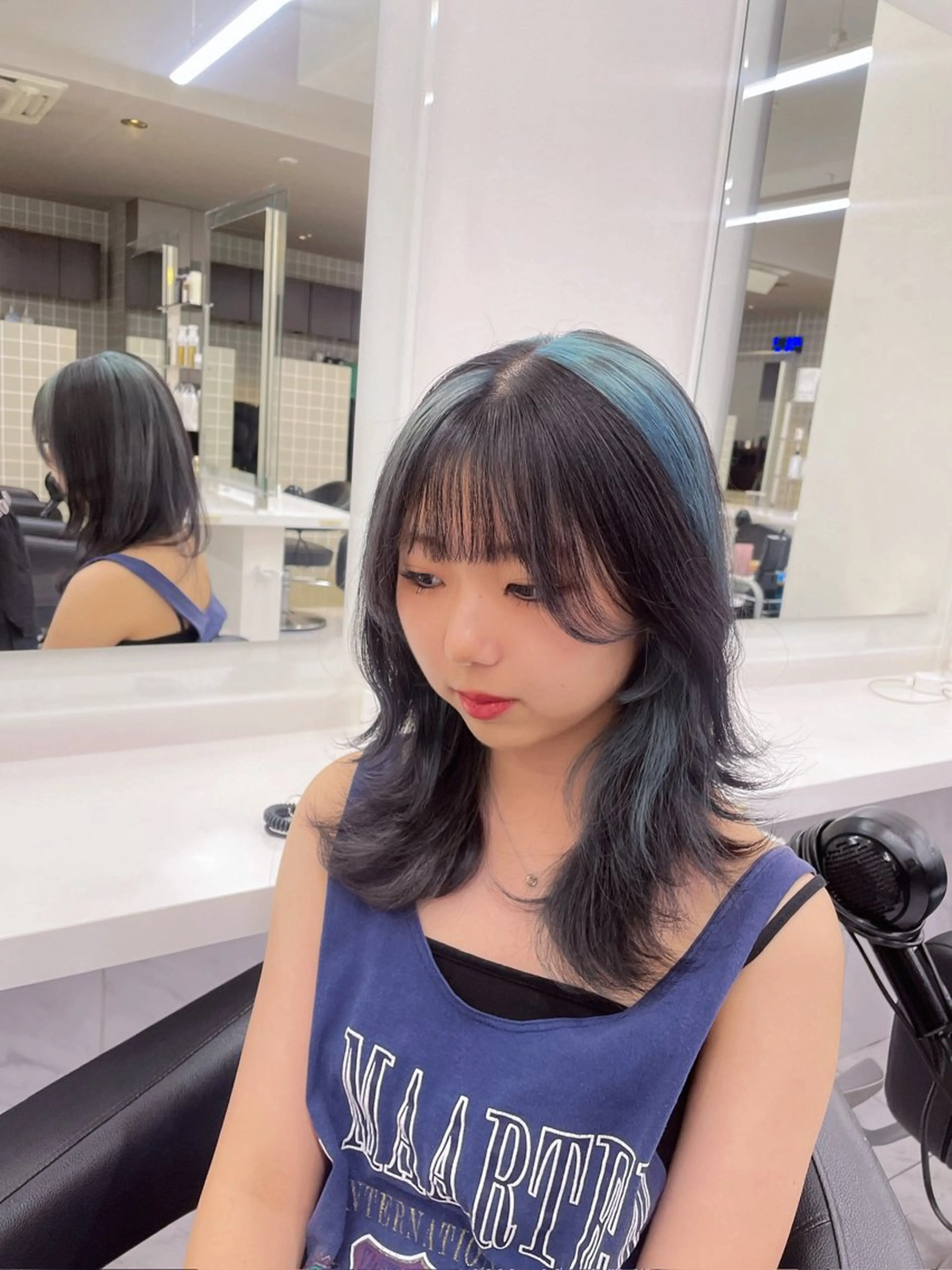 セミロング カラー 黒髪 ブルーカラー ブルーブラック デザインカラー ヘアカラー トリートメント ヘッドスパ ヘアセット 表参道ハッシュカット レイヤー/リノンのヘアスタイル
